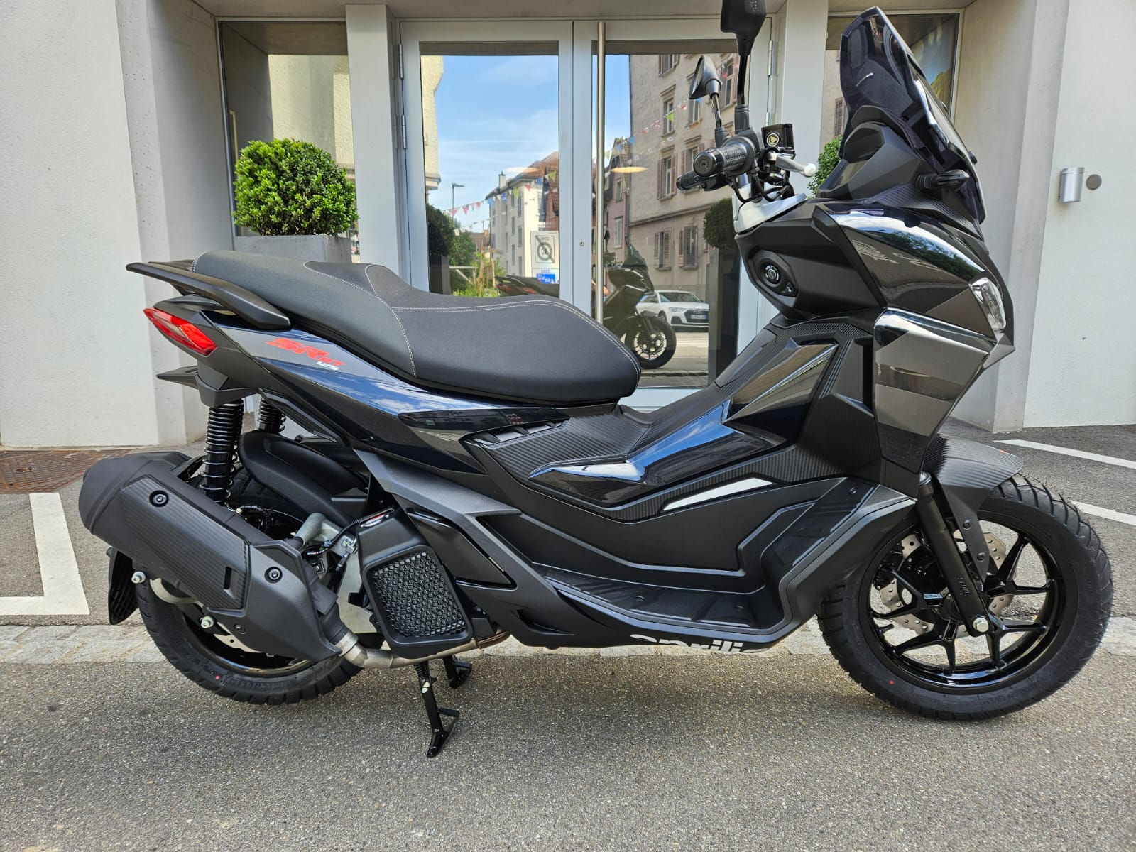 APRILIA SR 125 GT ABS E5+-showroom-element-1