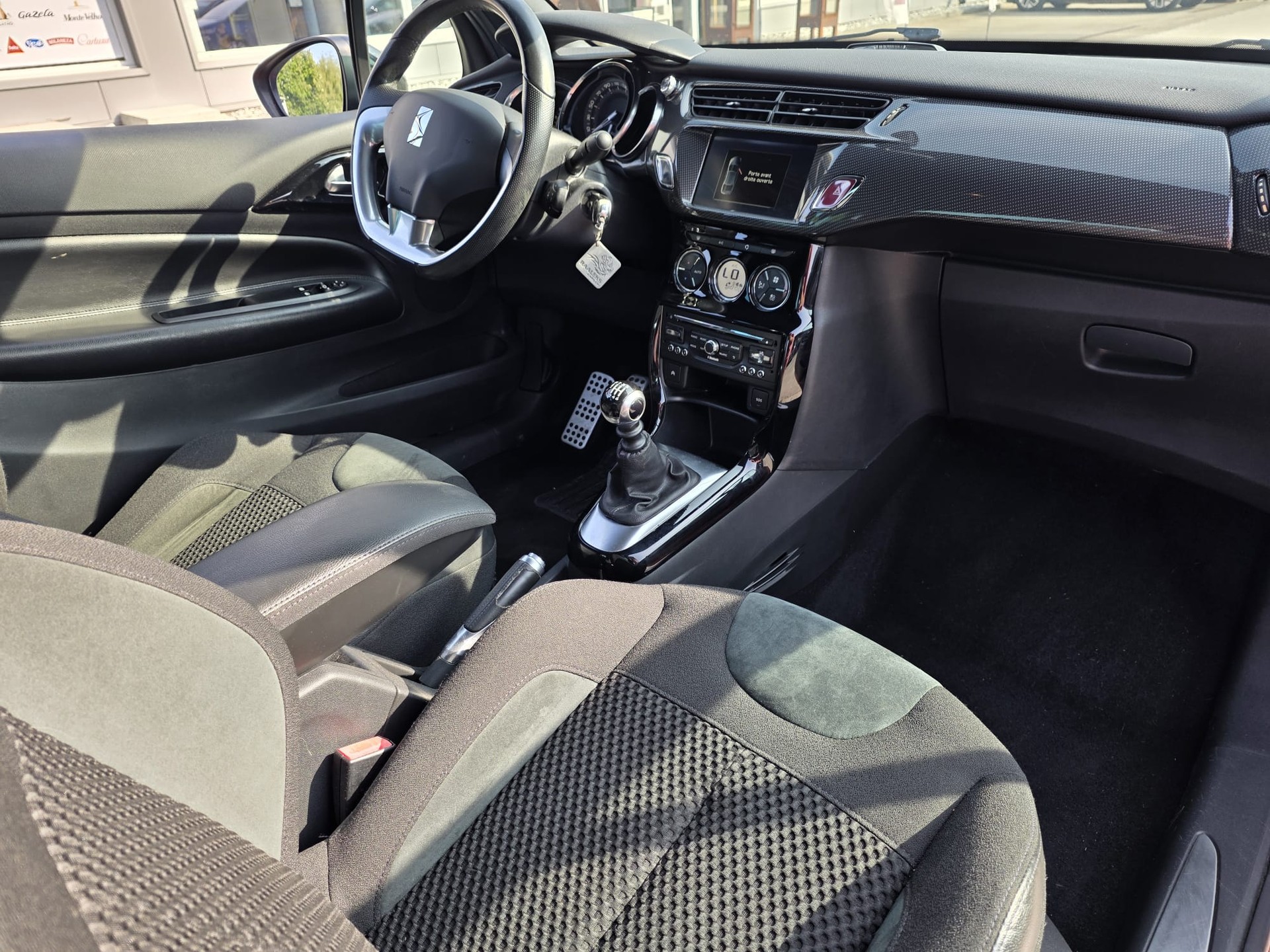 DS AUTOMOBILES DS3 1.6 THP Ultra Prestige-image-4