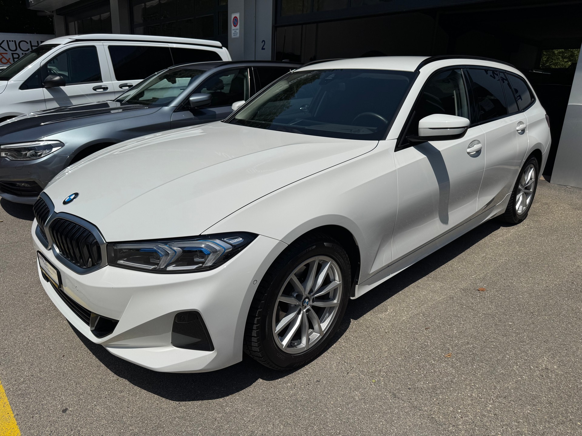 BMW 320d xDrive 48V Touring Steptronic **Facelift**-showroom-element-2
