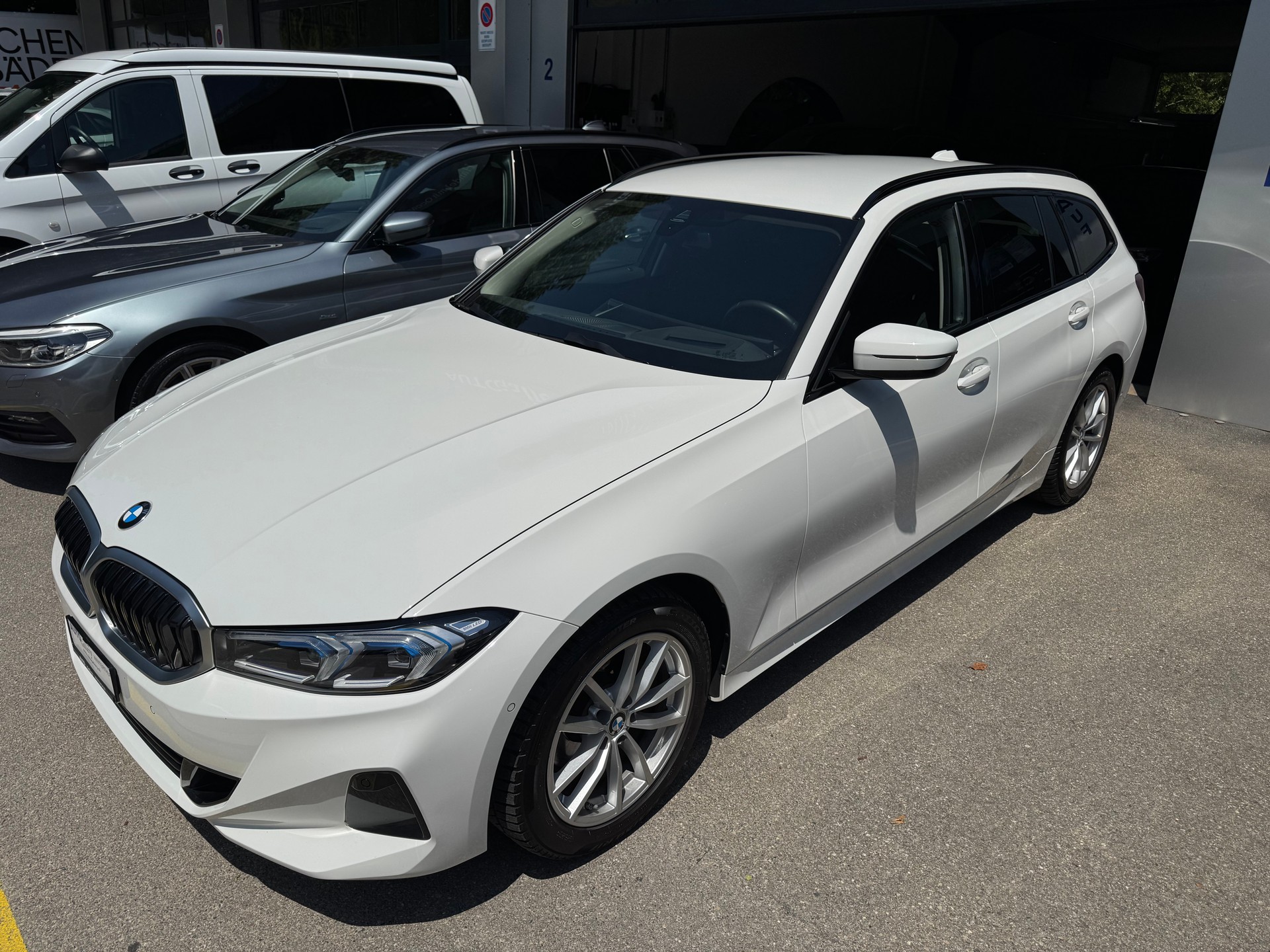 BMW 320d xDrive 48V Touring Steptronic **Facelift**-showroom-element-3