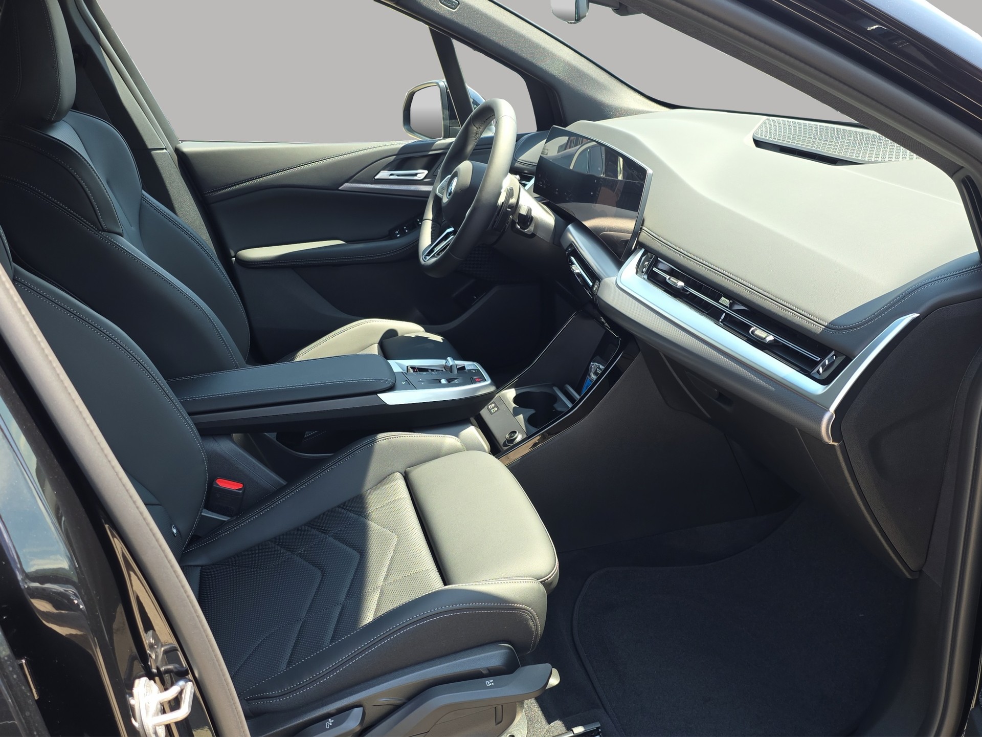 BMW 225e xDrive Active Tourer-image-16