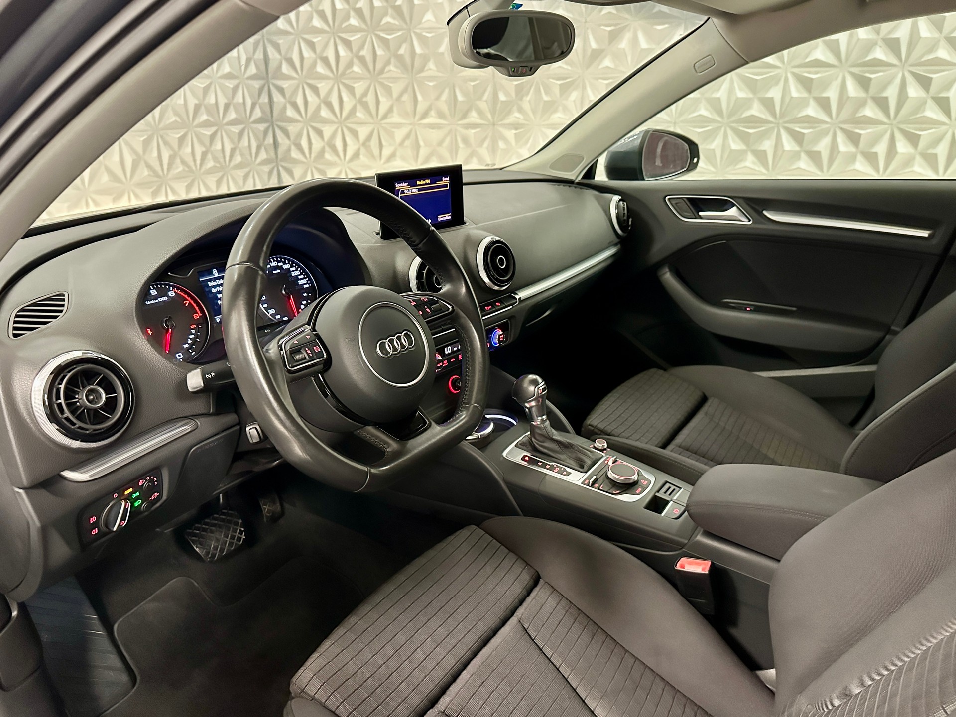 AUDI A3 Sportback 1.4 TFSI Ambition S-tronic-image-10