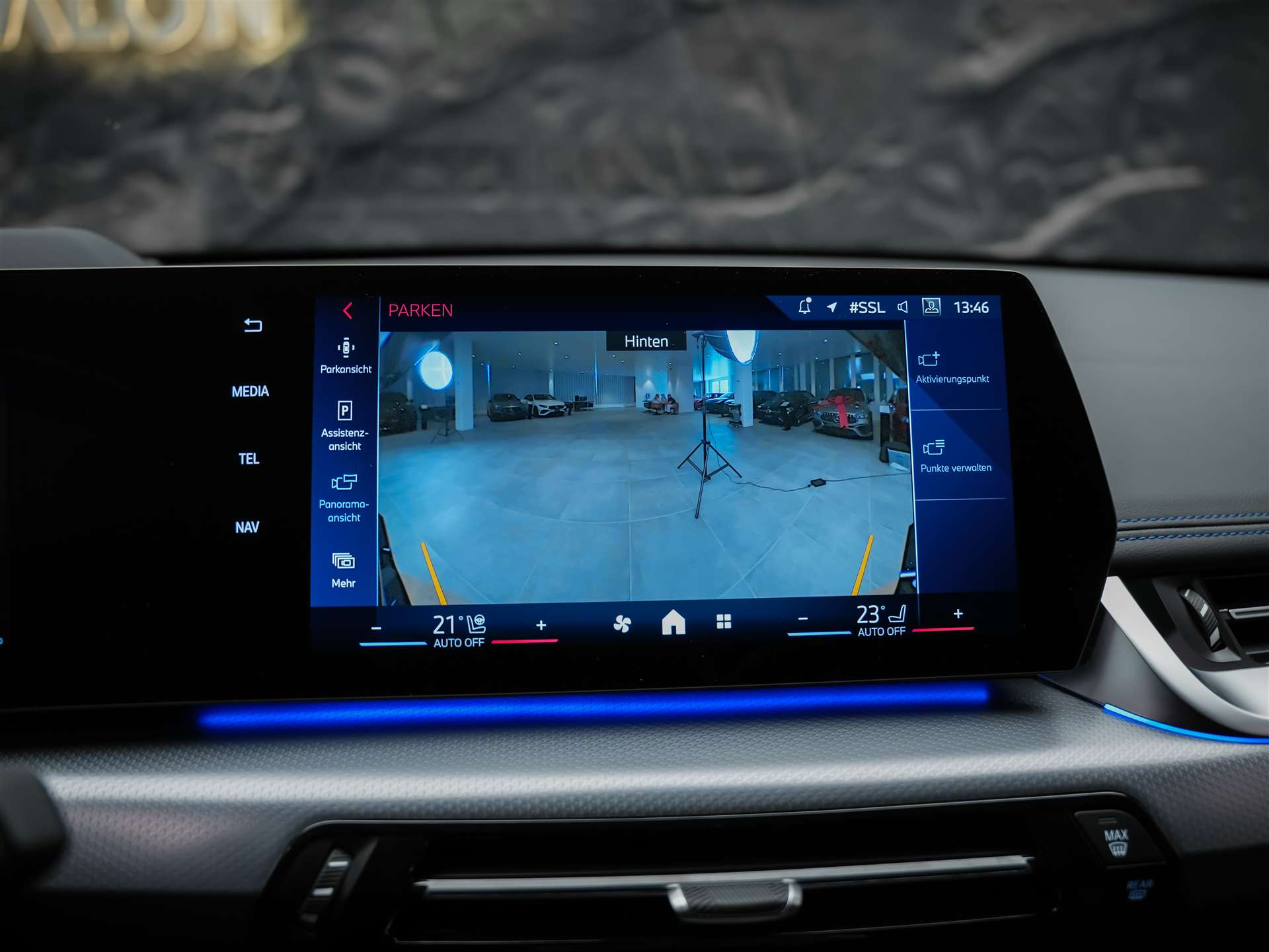 BMW X1 xDrive M35i *Panorama*El. Sitze mit Memory*Head Up Display*-image-44