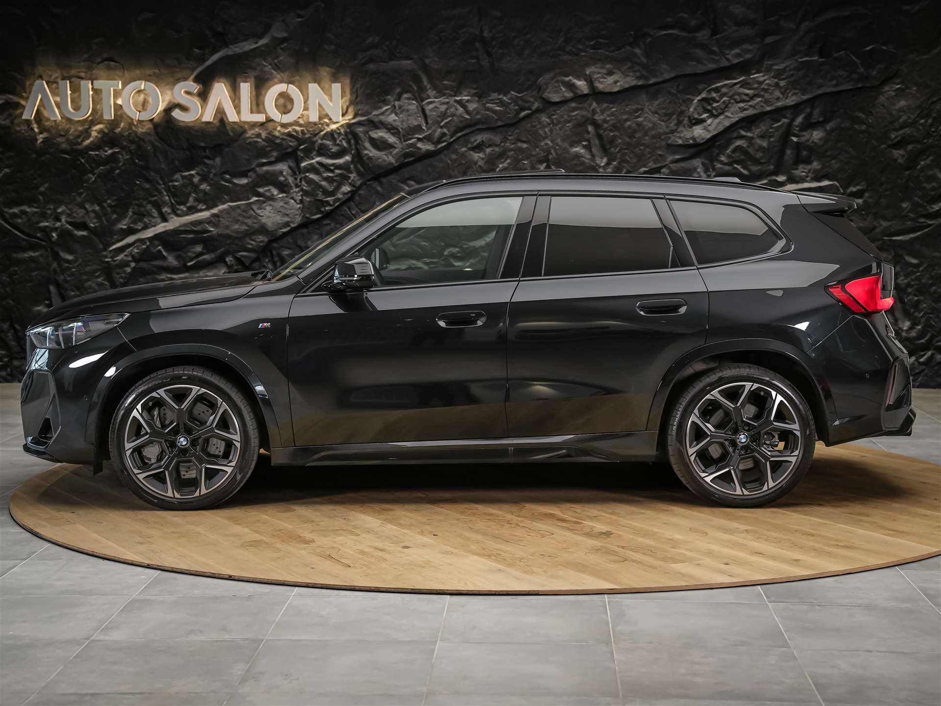 BMW X1 xDrive M35i *Panorama*El. Sitze mit Memory*Head Up Display*-showroom-element-2