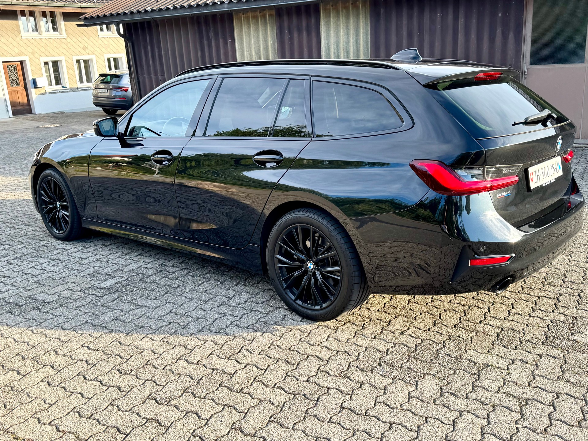 BMW 320d xDrive Touring Sport Line Steptronic-image-4