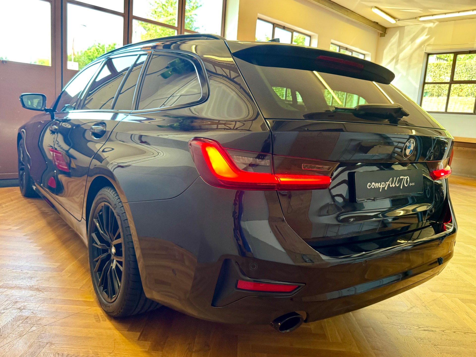 BMW 320d xDrive Touring Sport Line Steptronic-image-8