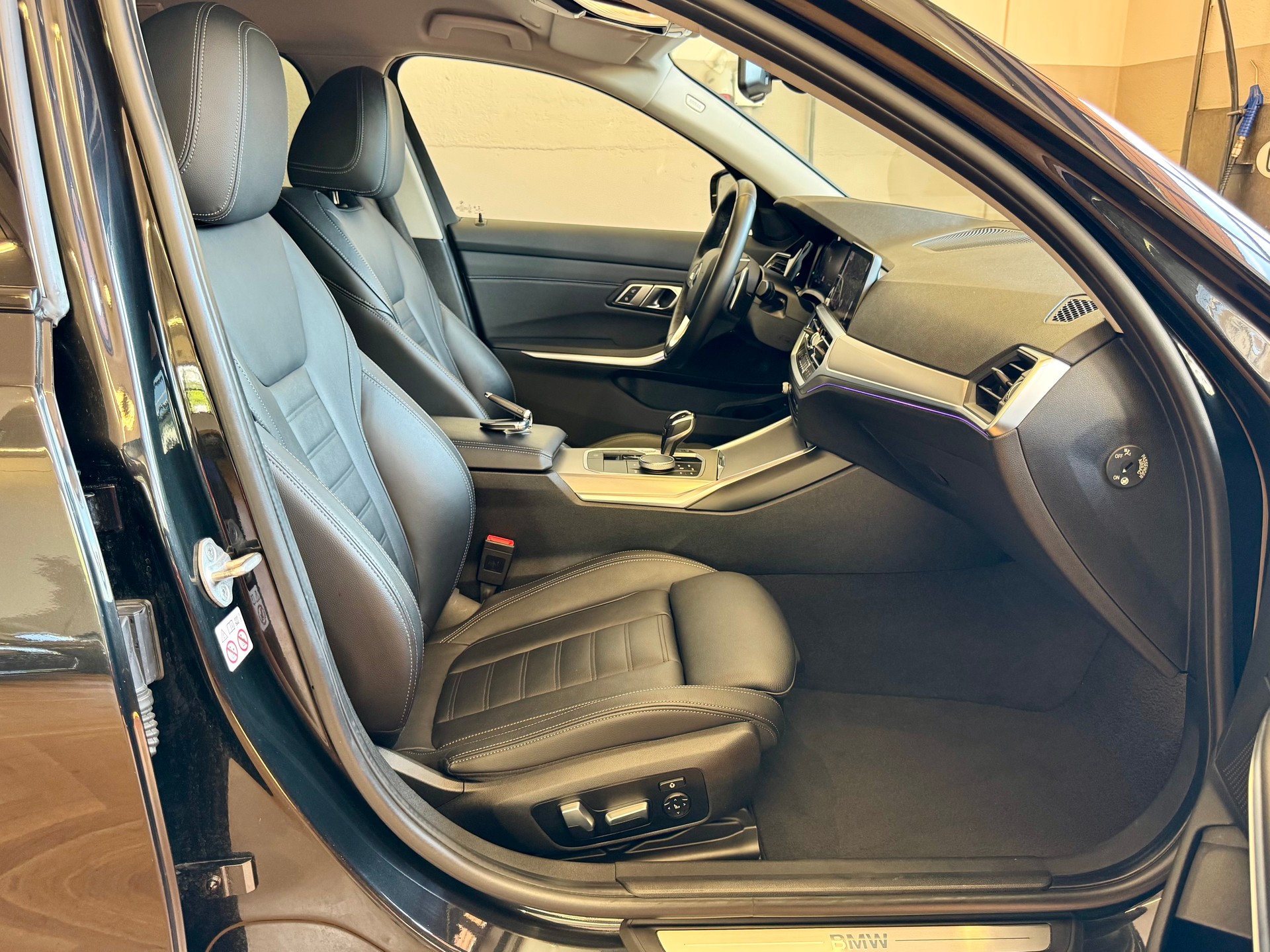 BMW 320d xDrive Touring Sport Line Steptronic-image-20