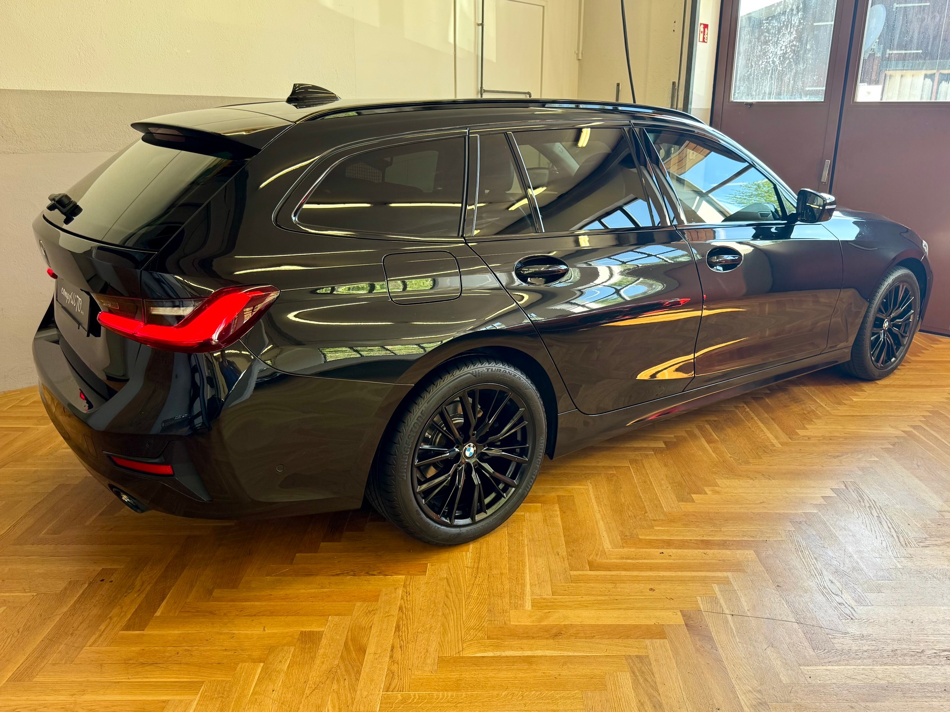 BMW 320d xDrive Touring Sport Line Steptronic-image-5