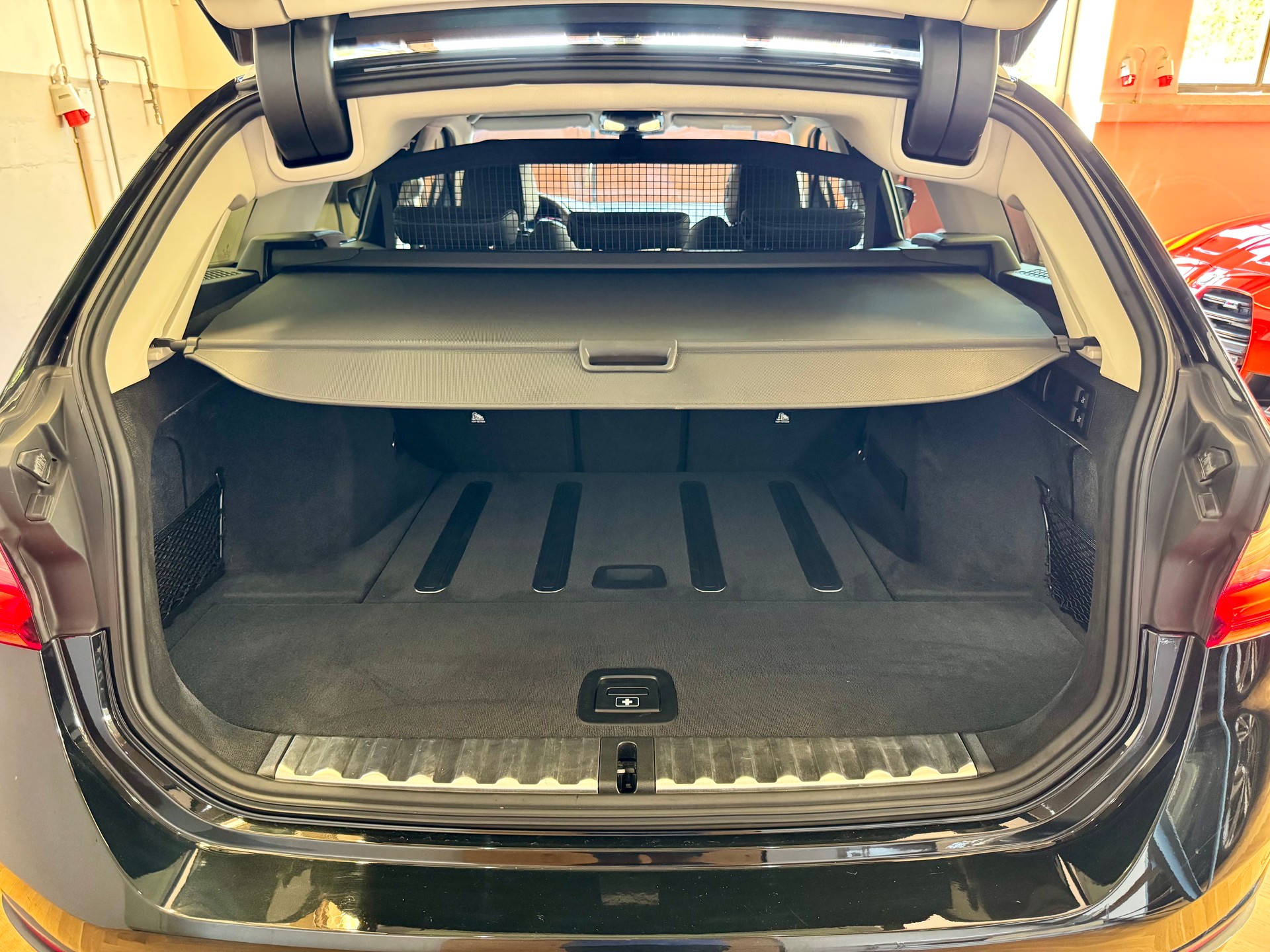 BMW 320d xDrive Touring Sport Line Steptronic-image-18