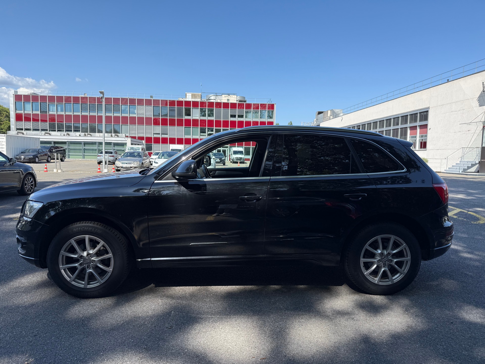 AUDI Q5 2.0 TFSI quattro S-tronic-image-1