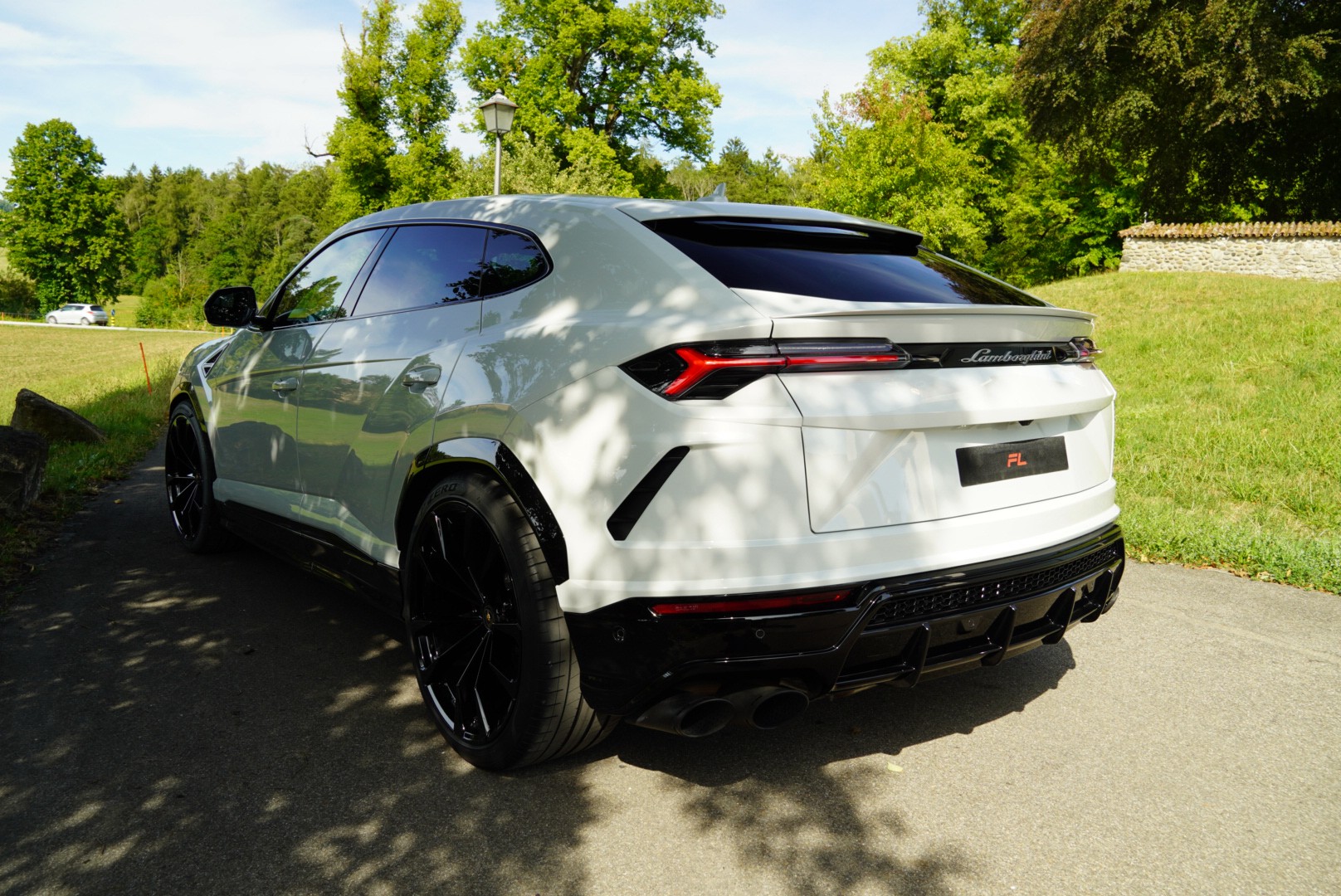 LAMBORGHINI Urus E-Gear-showroom-element-2