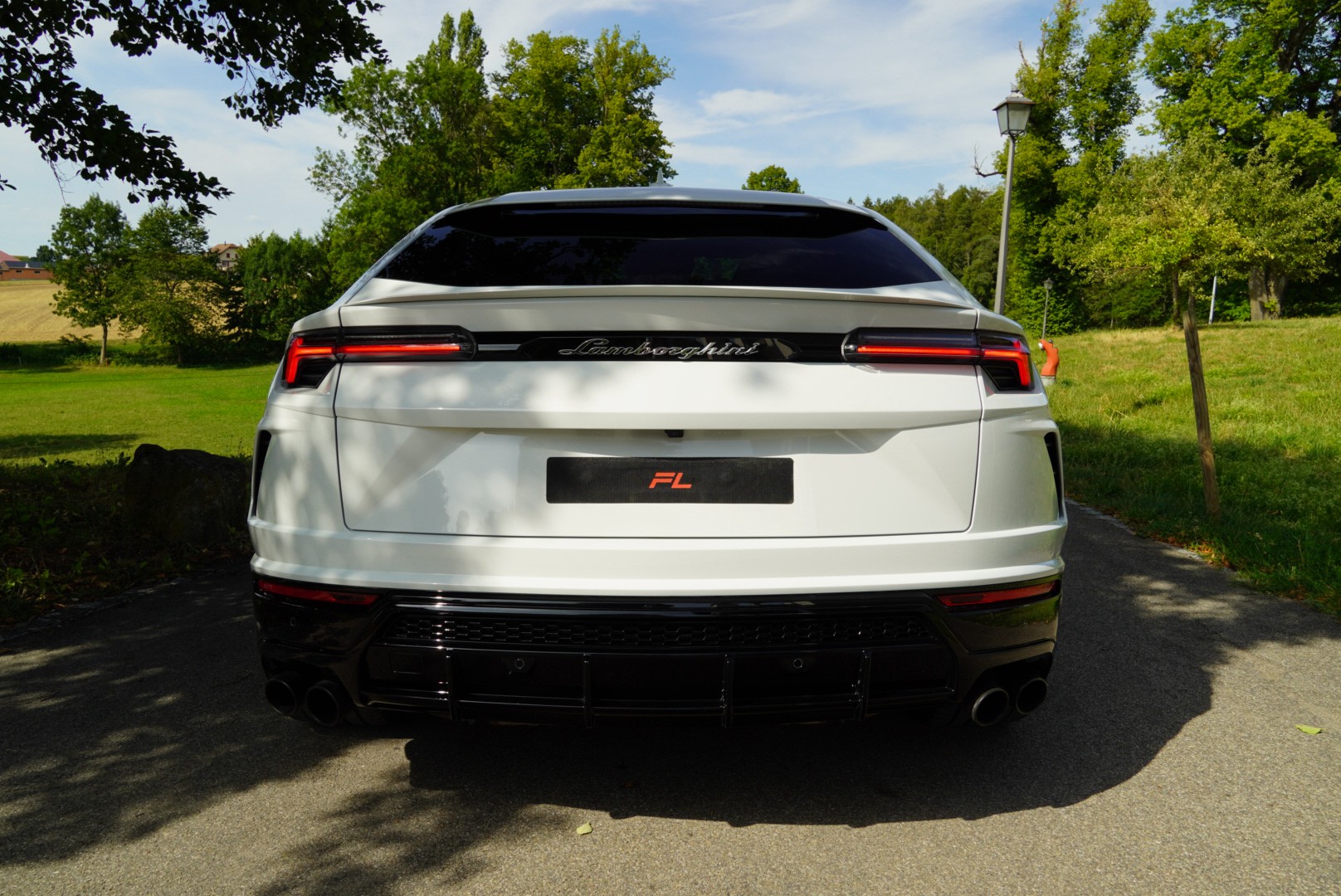 LAMBORGHINI Urus E-Gear-showroom-element-3