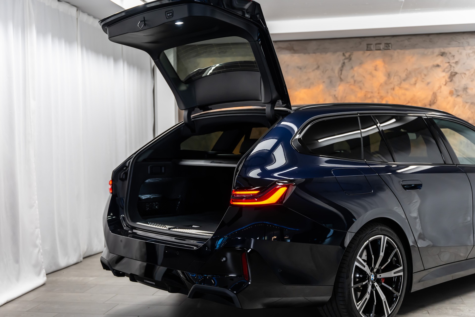 BMW 540d xDrive 48V Touring M Sport Pro Steptronic *Facelift*Panorama*Head-Up*Iconic*-image-9