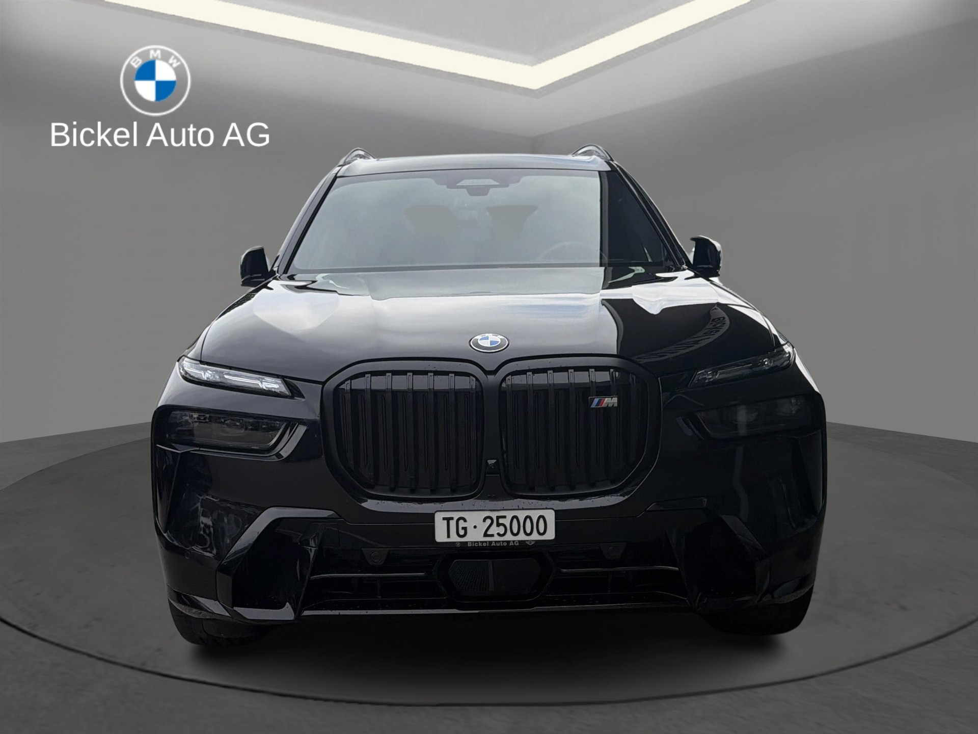 BMW X7 xDrive M60i M Sport Pro-showroom-element-3