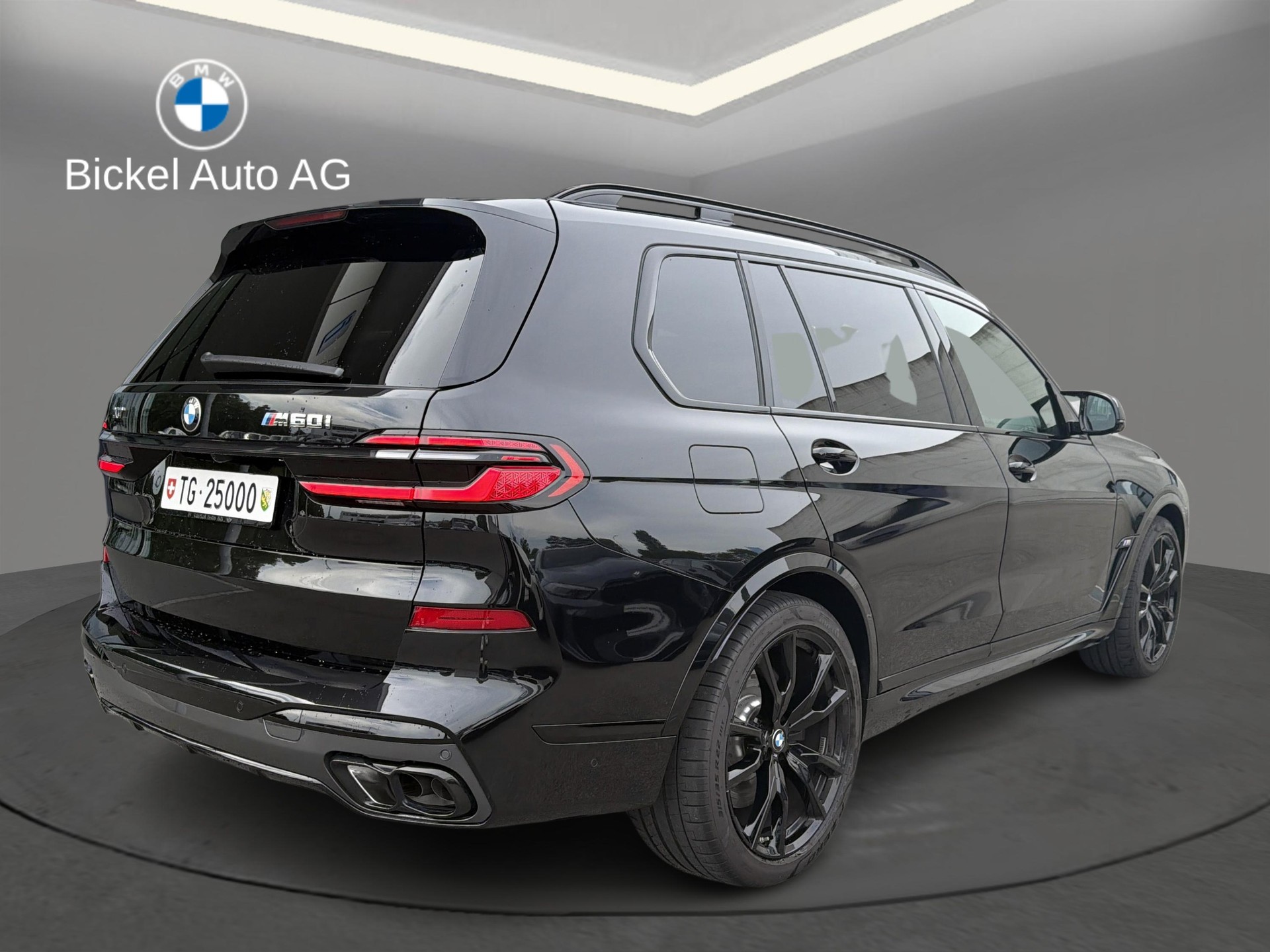 BMW X7 xDrive M60i M Sport Pro-showroom-element-1