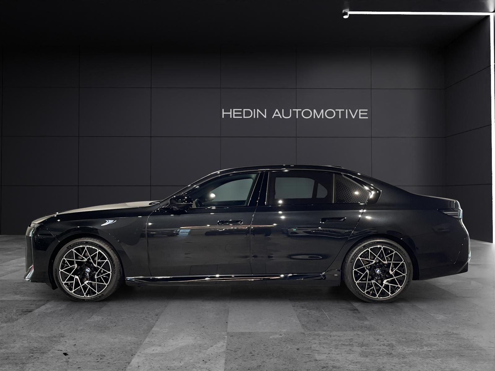 BMW i7 xDrive60-showroom-element-1