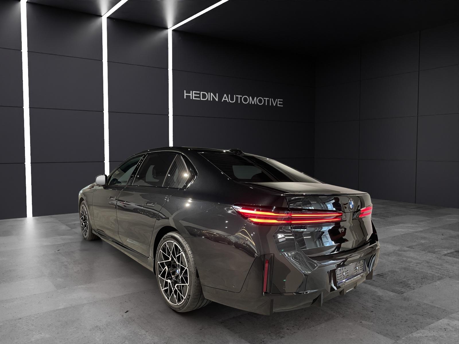 BMW i7 xDrive60-showroom-element-3