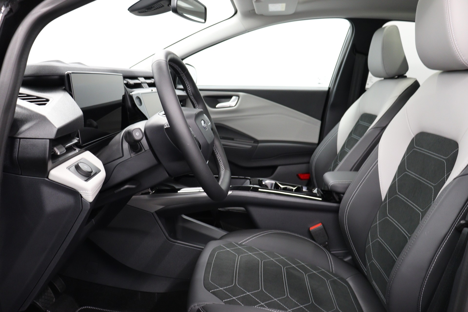 FORD Puma Gen-E Premium-showroom-element-2
