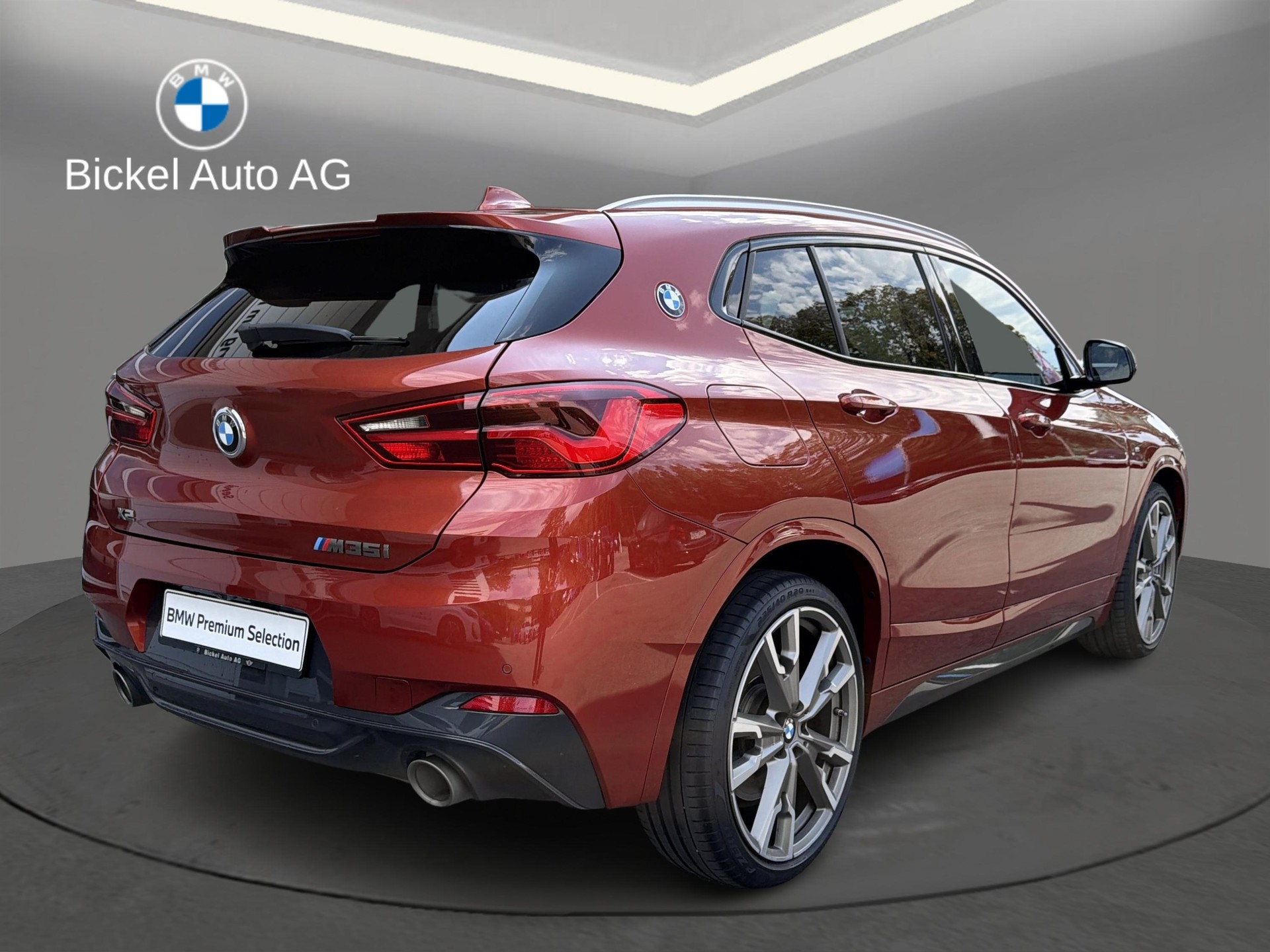 BMW X2 M35i-showroom-element-3