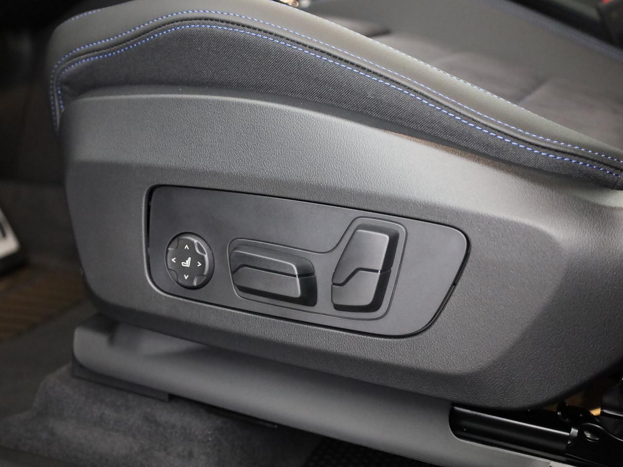 BMW X1 23i xDrive paddles-image-18