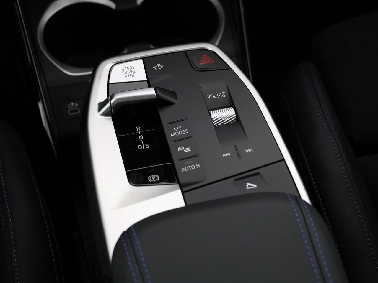 BMW X1 23i xDrive paddles-image-16
