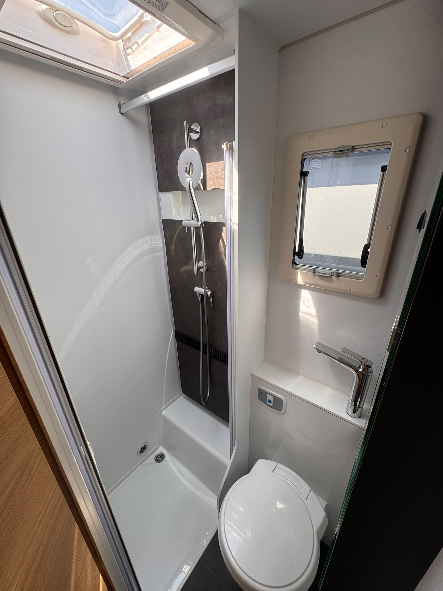 ADRIA SONIC PLUS 600 SL-image-10