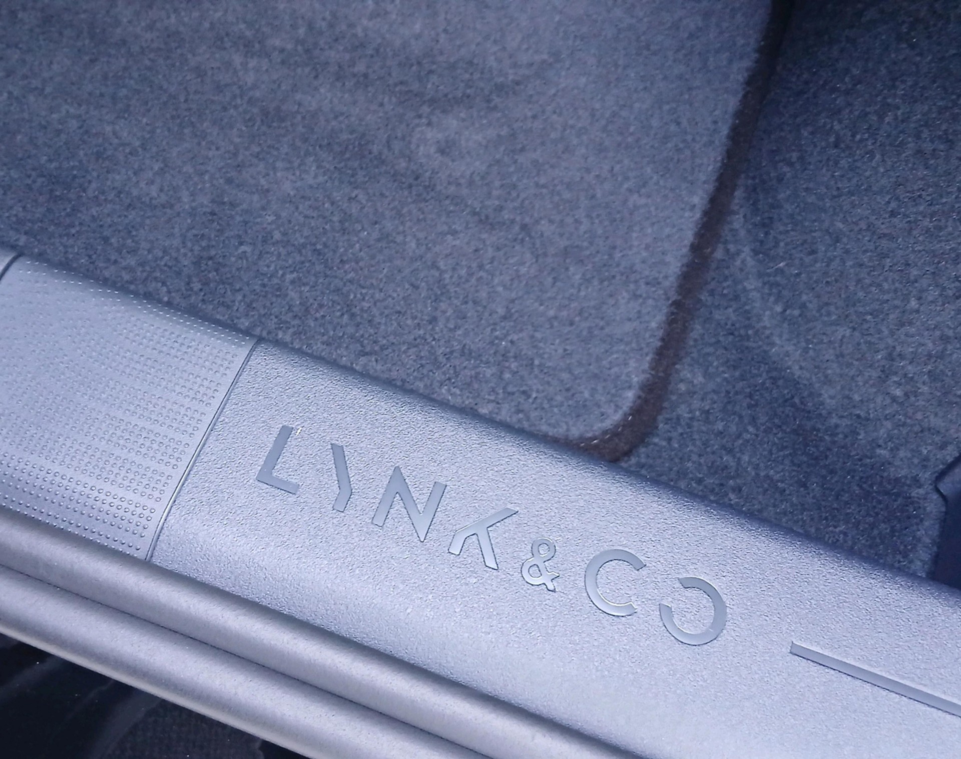 LYNK & CO 02-image-18