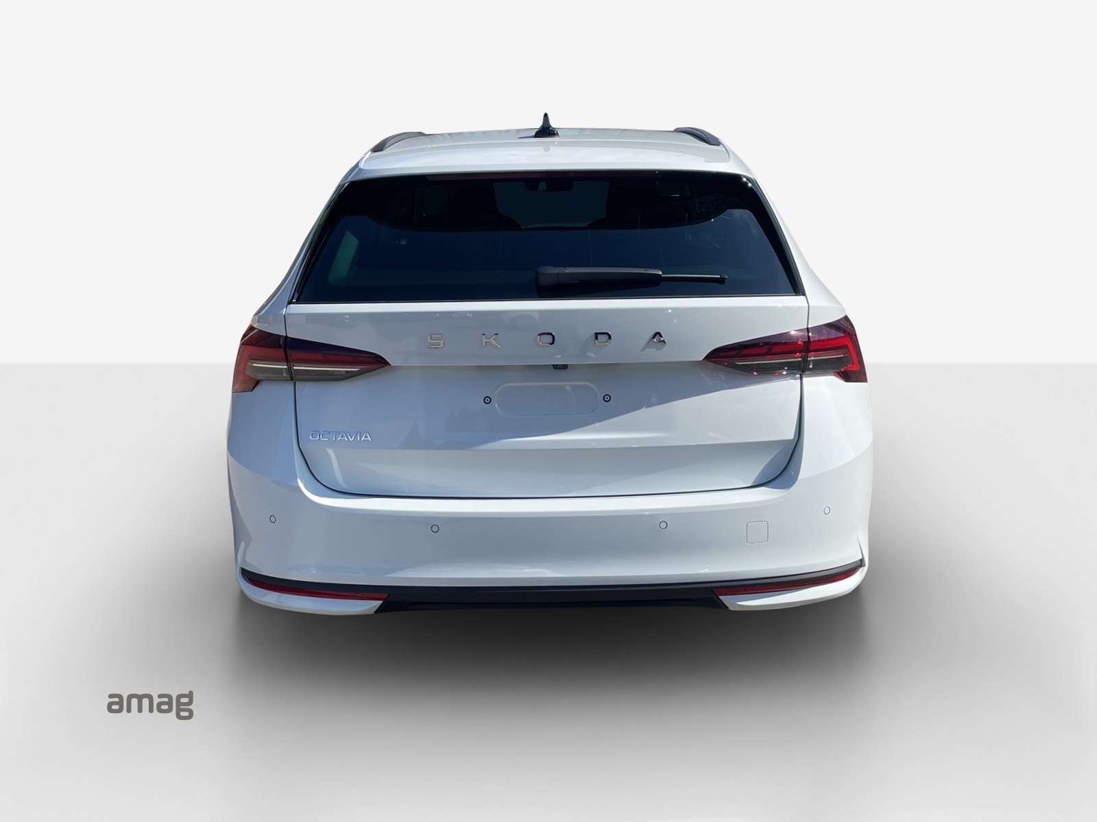 SKODA Octavia Combi 2.0 TDI DSG Selection-showroom-element-3