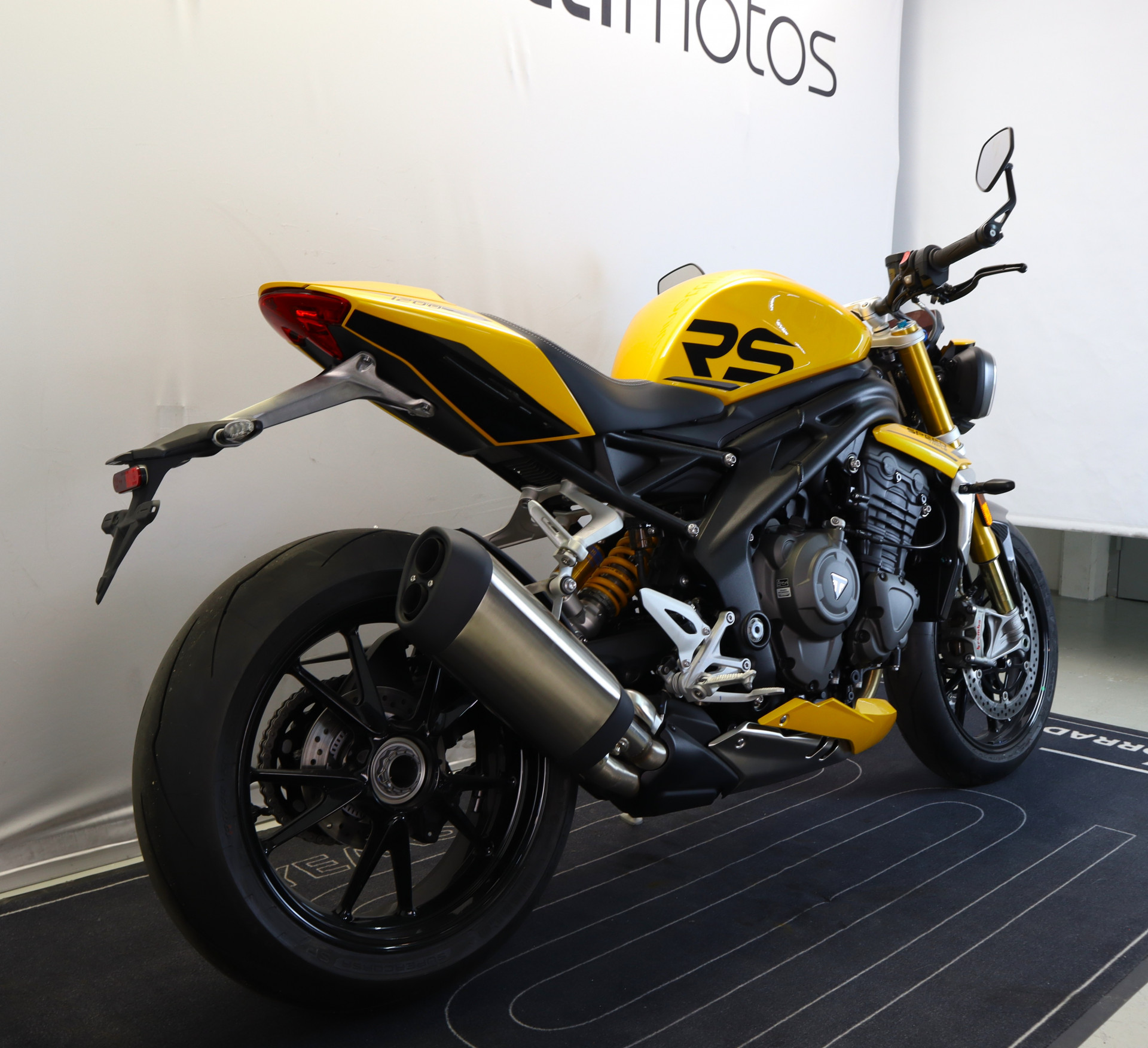 TRIUMPH Speed Triple 1200 RS-showroom-element-2