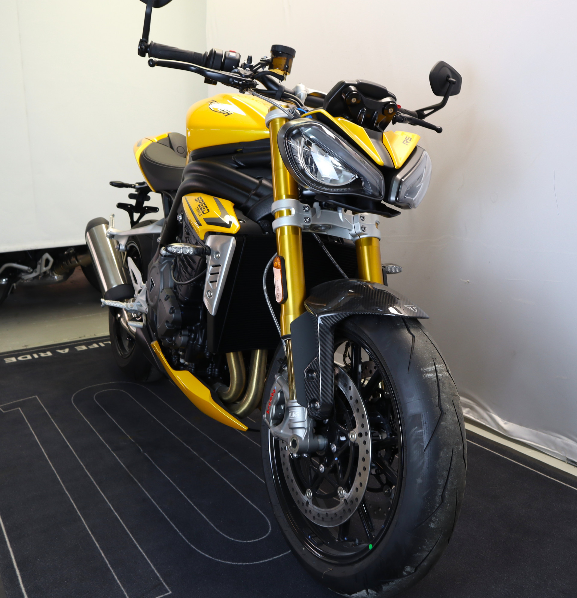 TRIUMPH Speed Triple 1200 RS-showroom-element-3