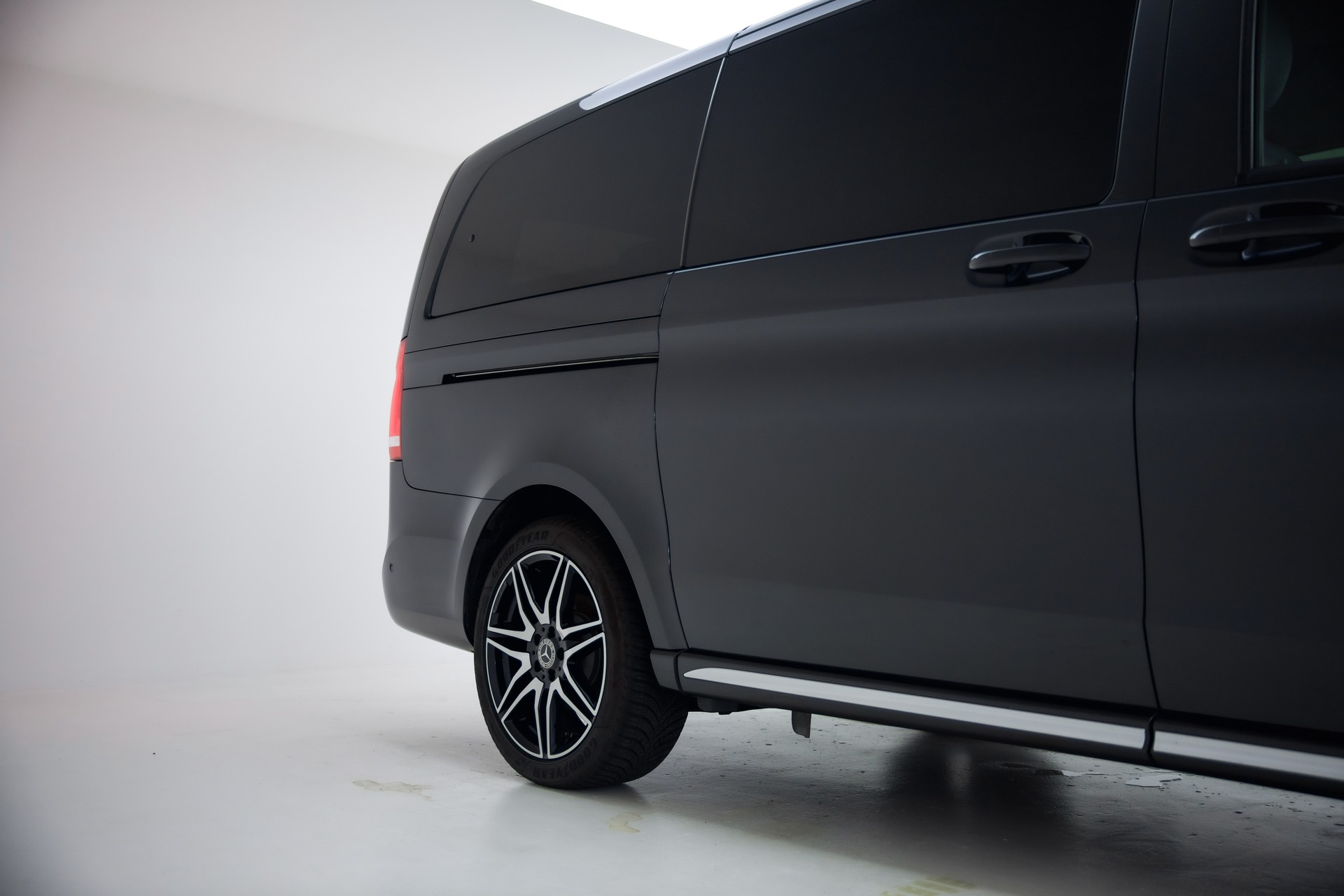 MERCEDES-BENZ V 300 d lang Avantgarde 4Matic 9G-Tronic-image-14