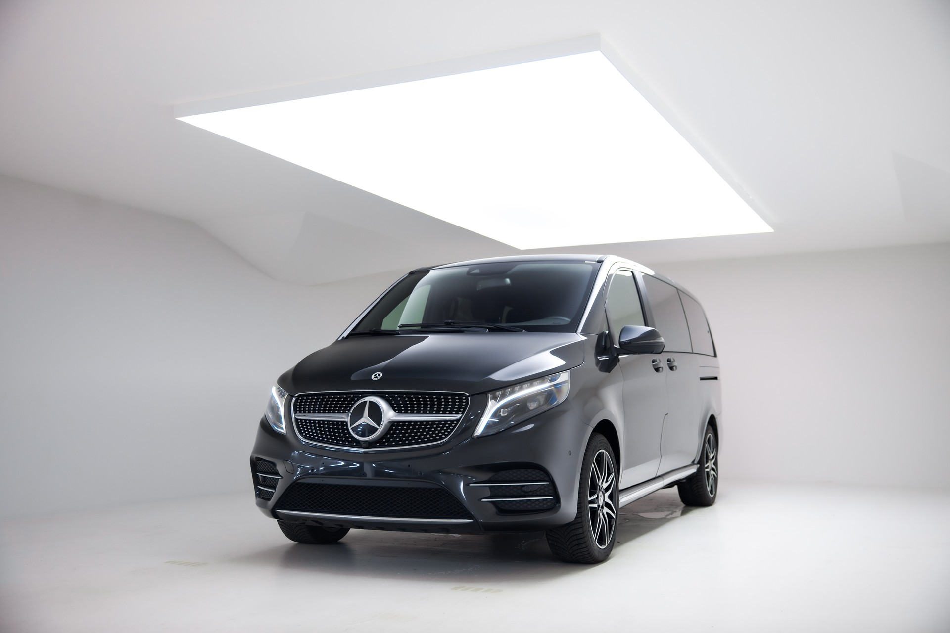 MERCEDES-BENZ V 300 d lang Avantgarde 4Matic 9G-Tronic-showroom-element-3