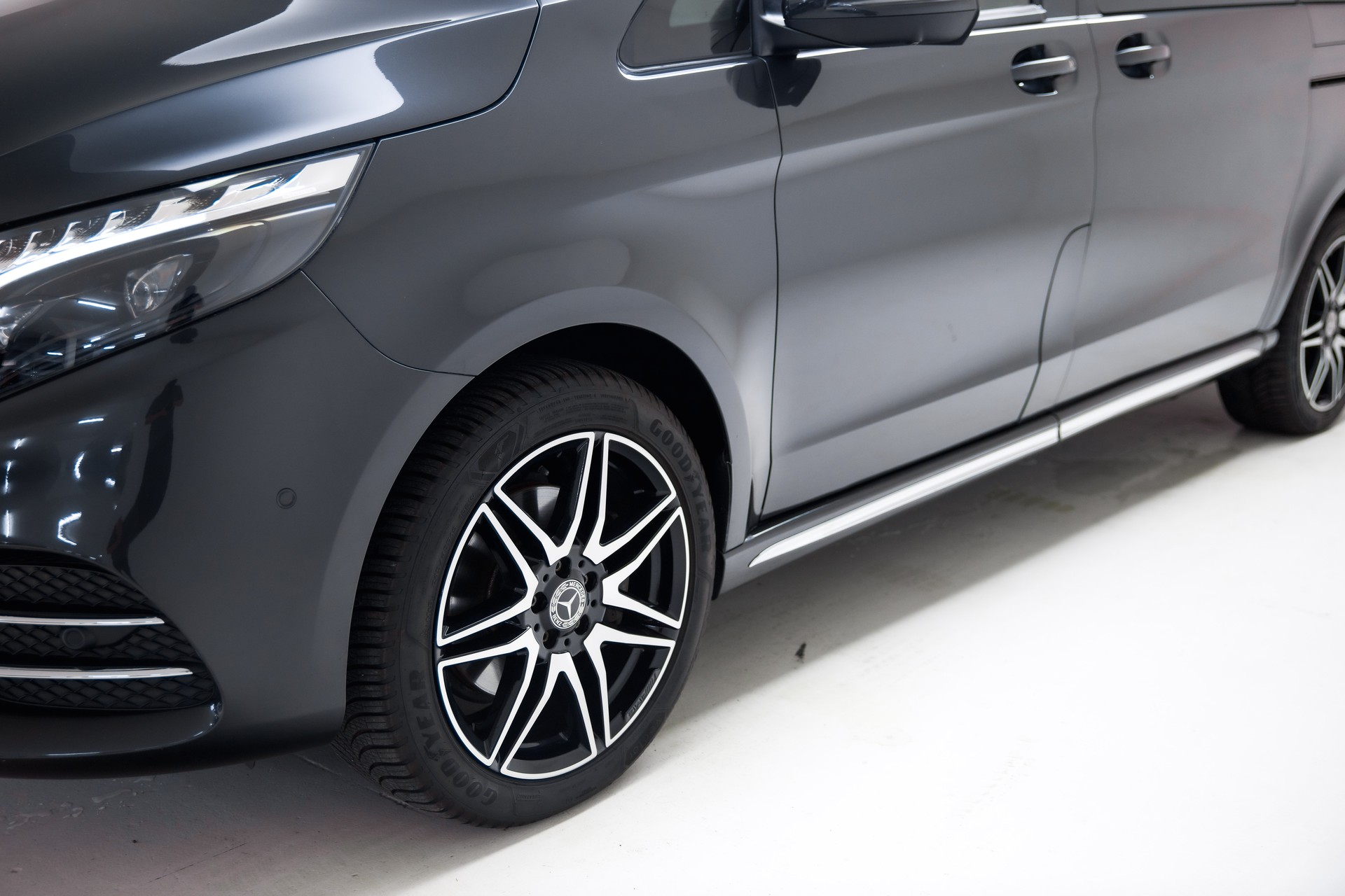 MERCEDES-BENZ V 300 d lang Avantgarde 4Matic 9G-Tronic-image-17