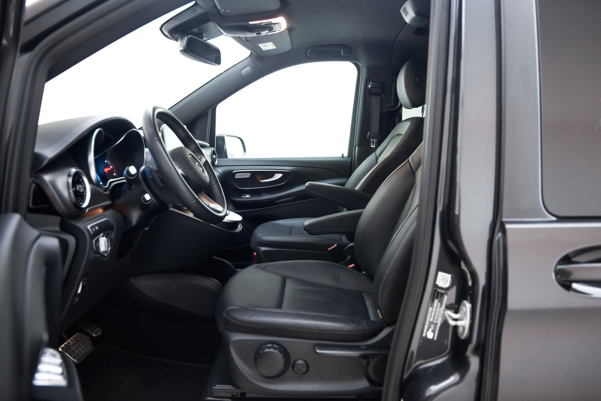 MERCEDES-BENZ V 300 d lang Avantgarde 4Matic 9G-Tronic-image-19
