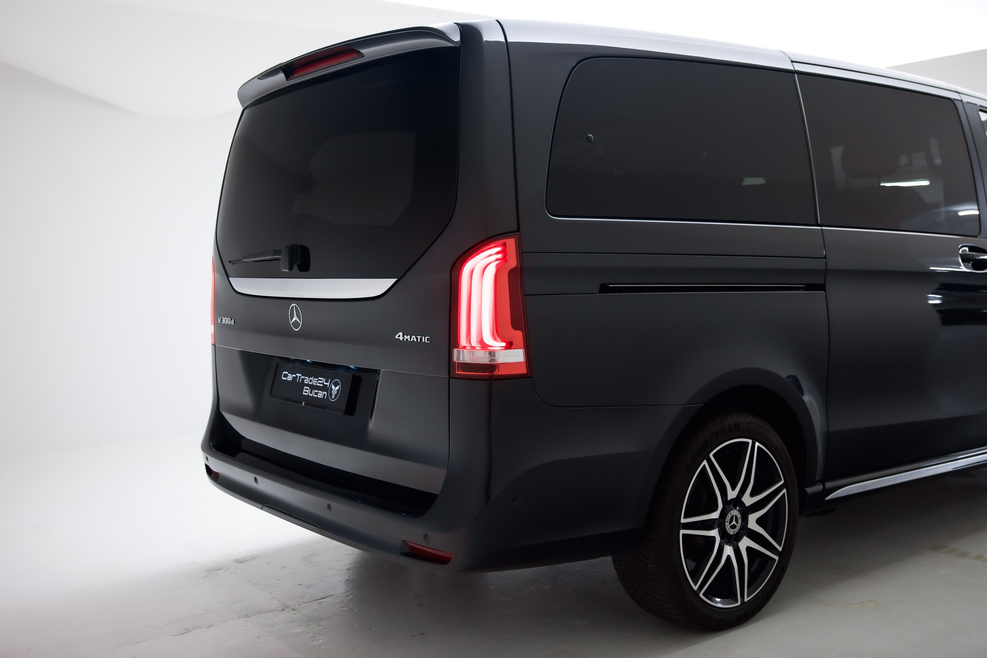 MERCEDES-BENZ V 300 d lang Avantgarde 4Matic 9G-Tronic-image-15