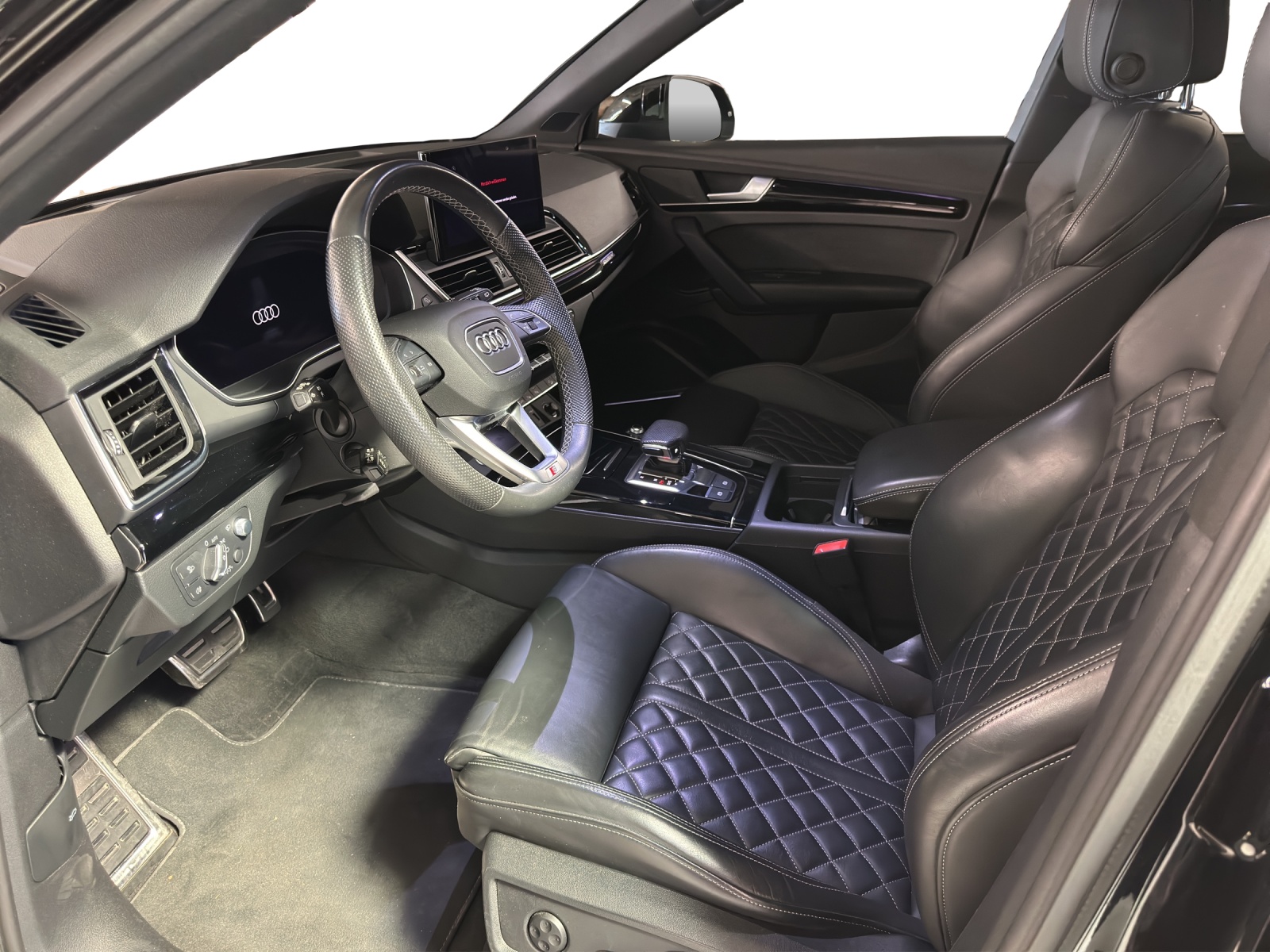 AUDI Q5 Sportback 45 TFSI Black Edition quattro S-tronic-image-9