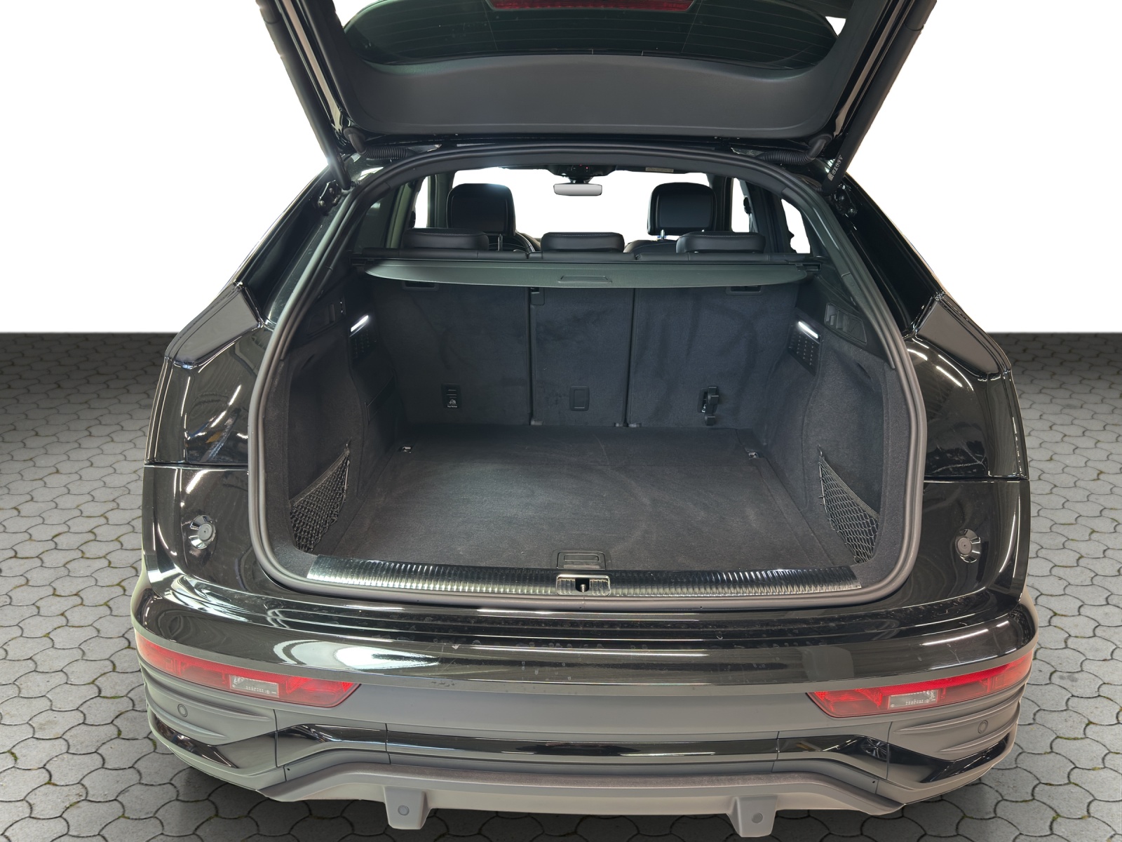 AUDI Q5 Sportback 45 TFSI Black Edition quattro S-tronic-image-12