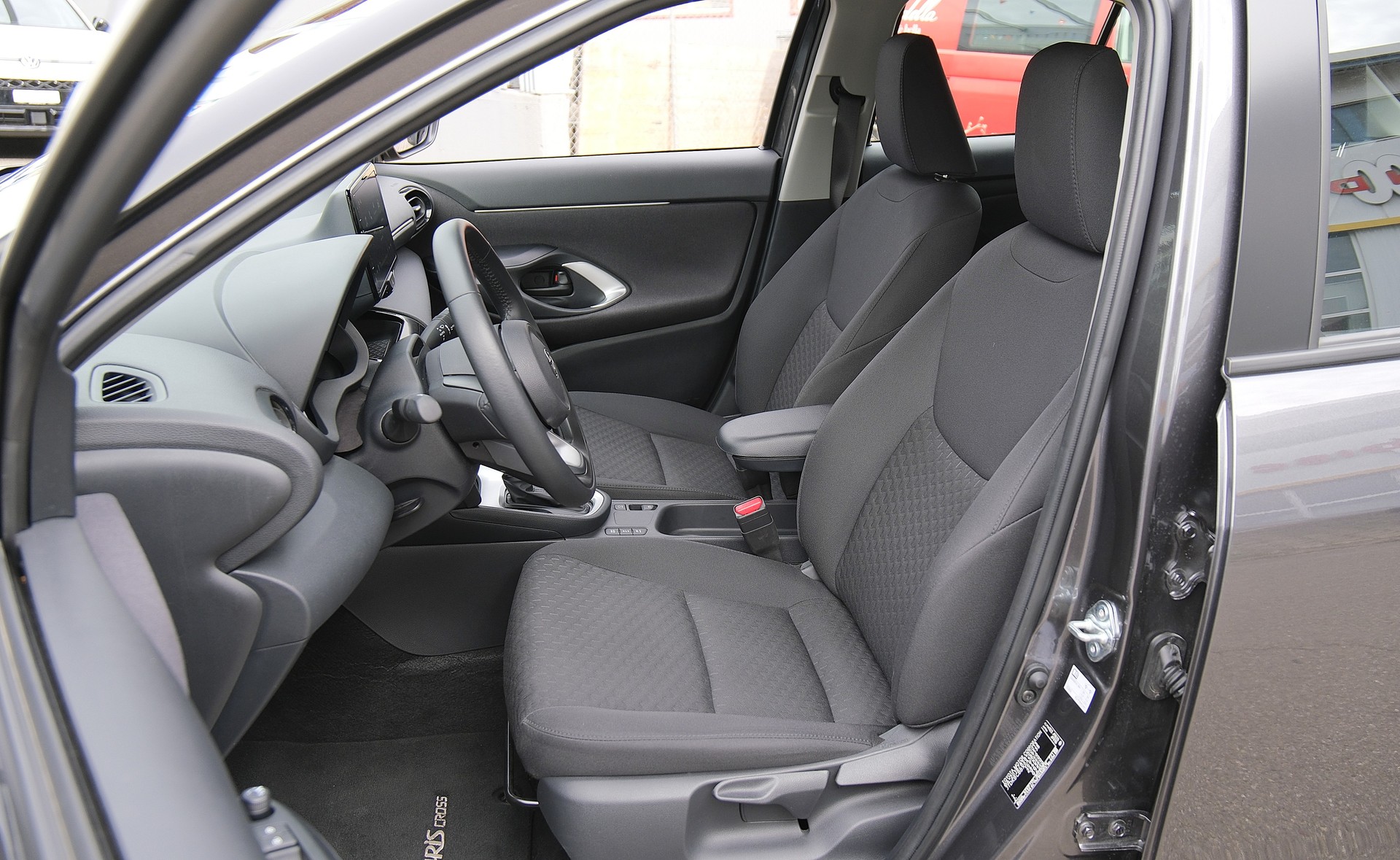 TOYOTA Yaris Cross 1.5 Trend e-CVT-showroom-element-3
