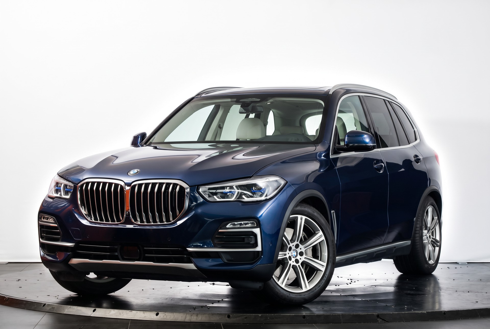 BMW X5 xDrive45e xLine Steptronic • BMW Individual Tansanitblau • Laser • Sky Lounge • Bowers & Wilkins-showroom-element-3