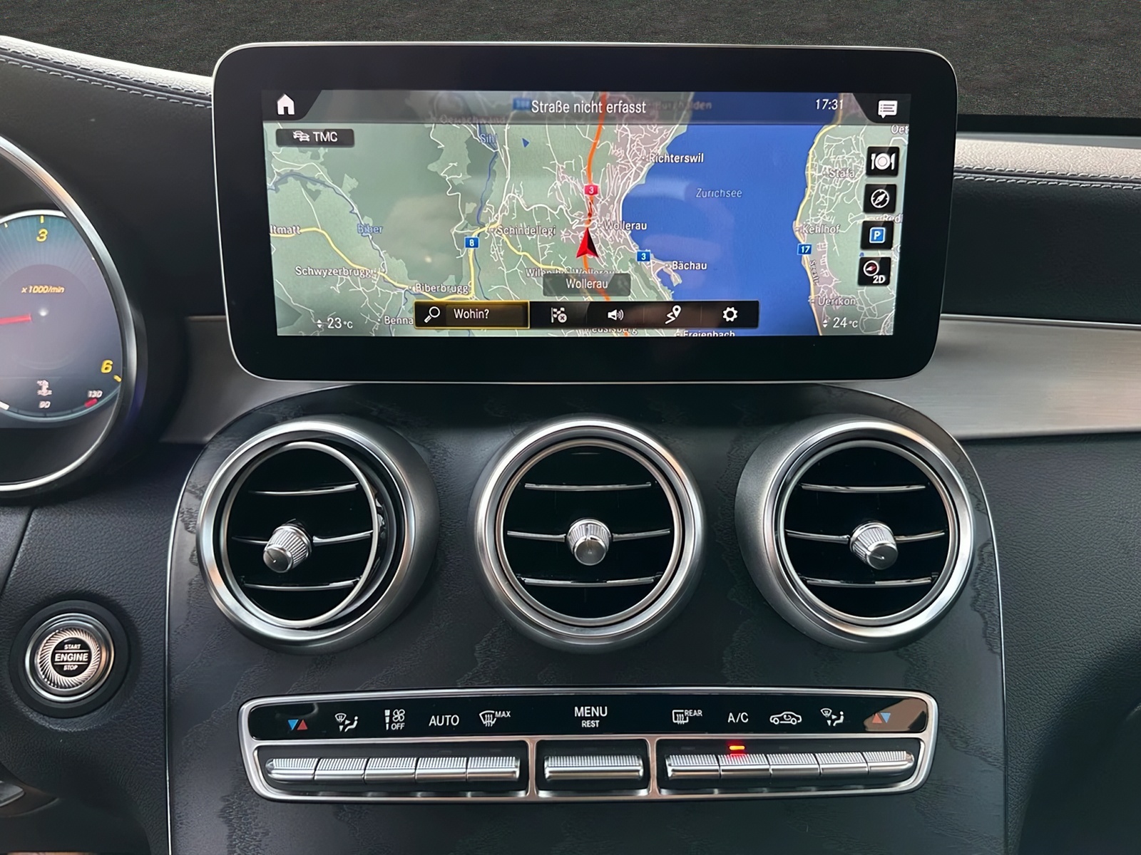 MERCEDES-BENZ GLC 220 d AMG Line 4 Matic / Top Zustand-image-13