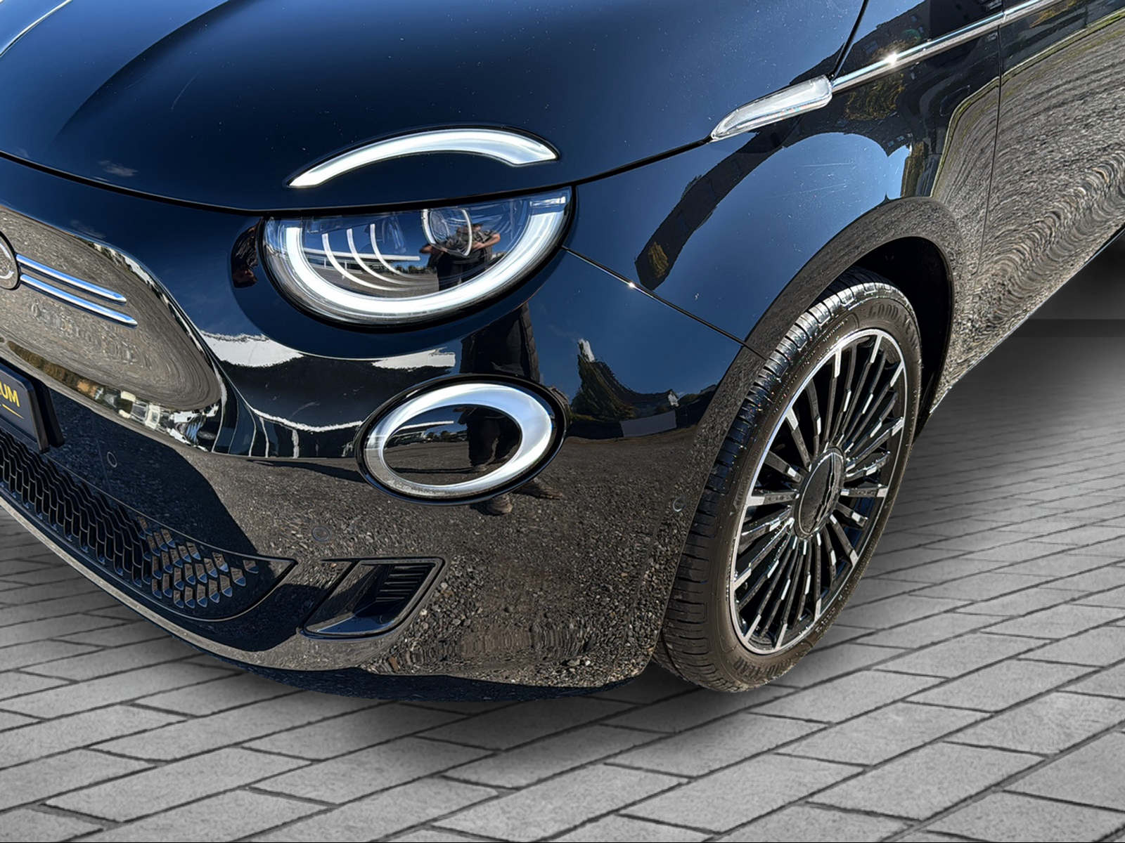 FIAT 500 La Prima-showroom-element-1