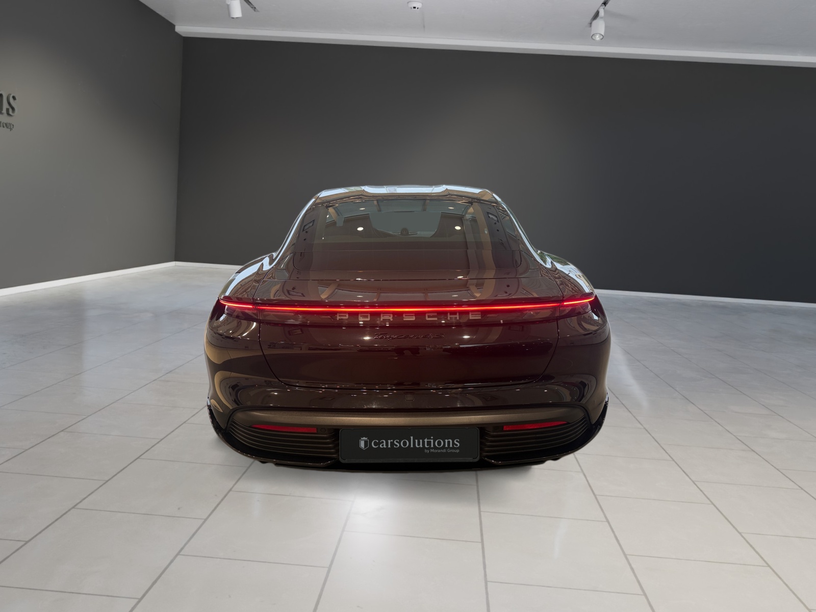 PORSCHE Taycan 4S-showroom-element-3