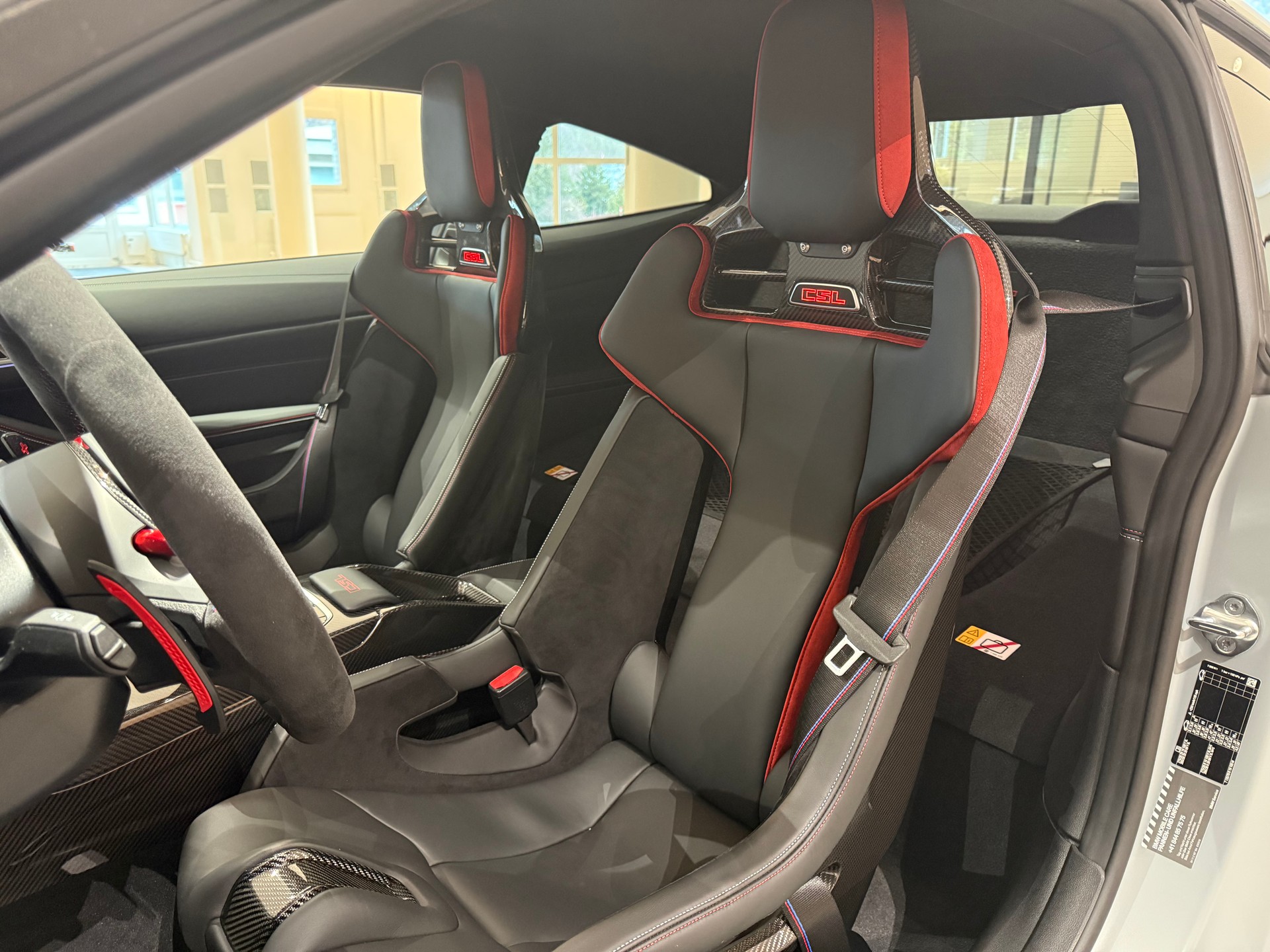 BMW M4 CSL Coupé-image-9