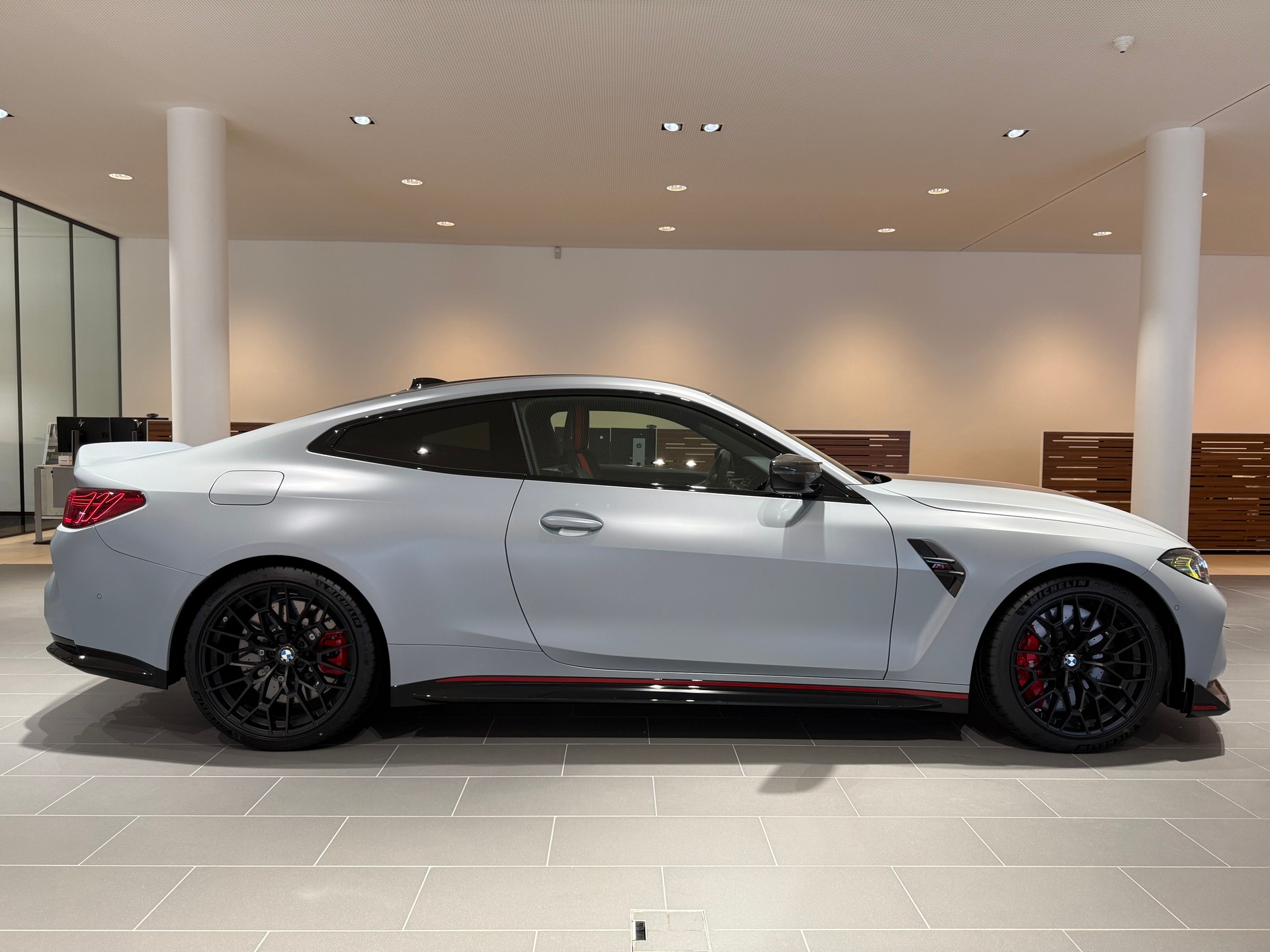 BMW M4 CSL Coupé-showroom-element-3