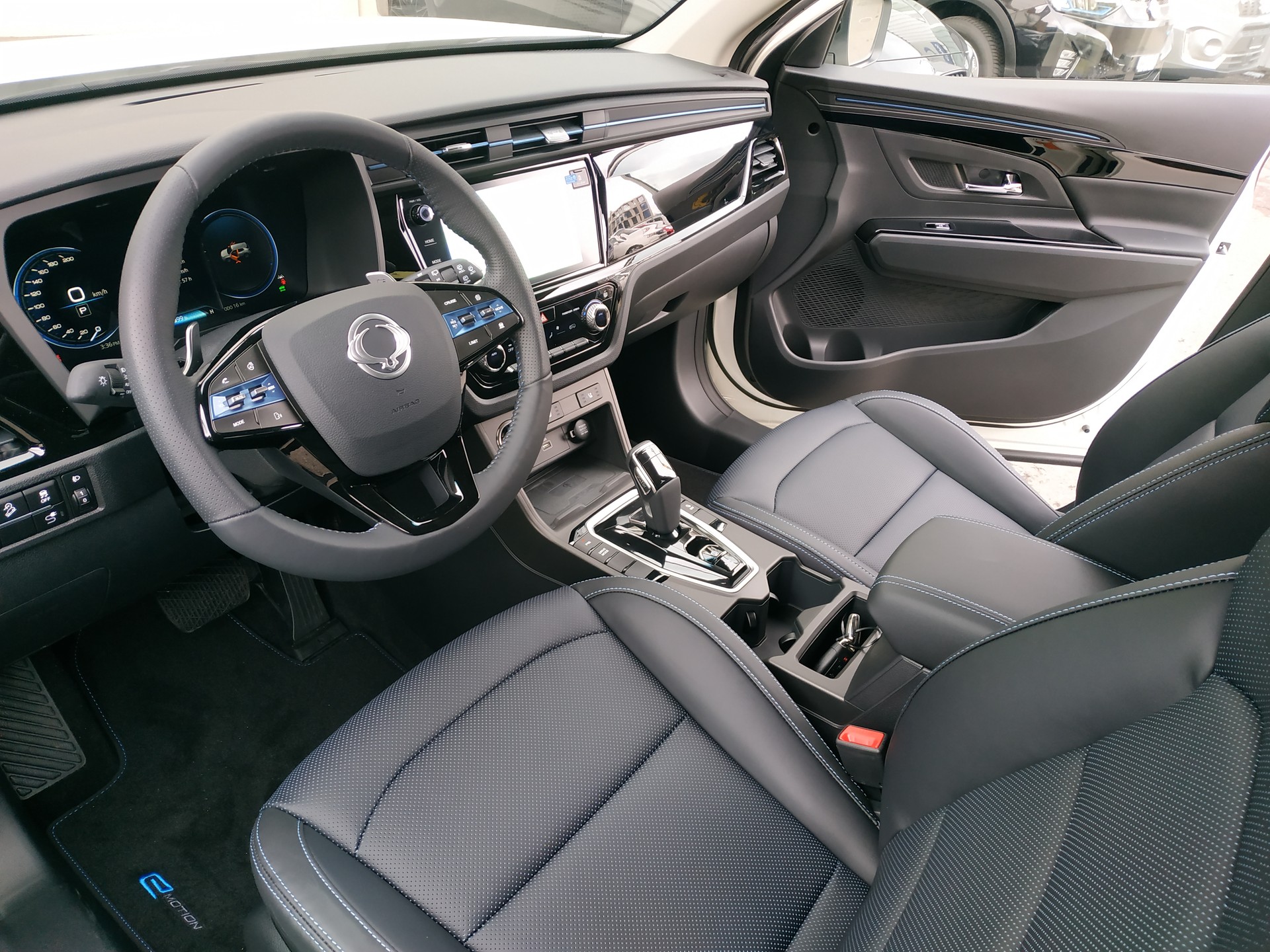 KGM-SsangYong Korando eMotion Titanium-image-8