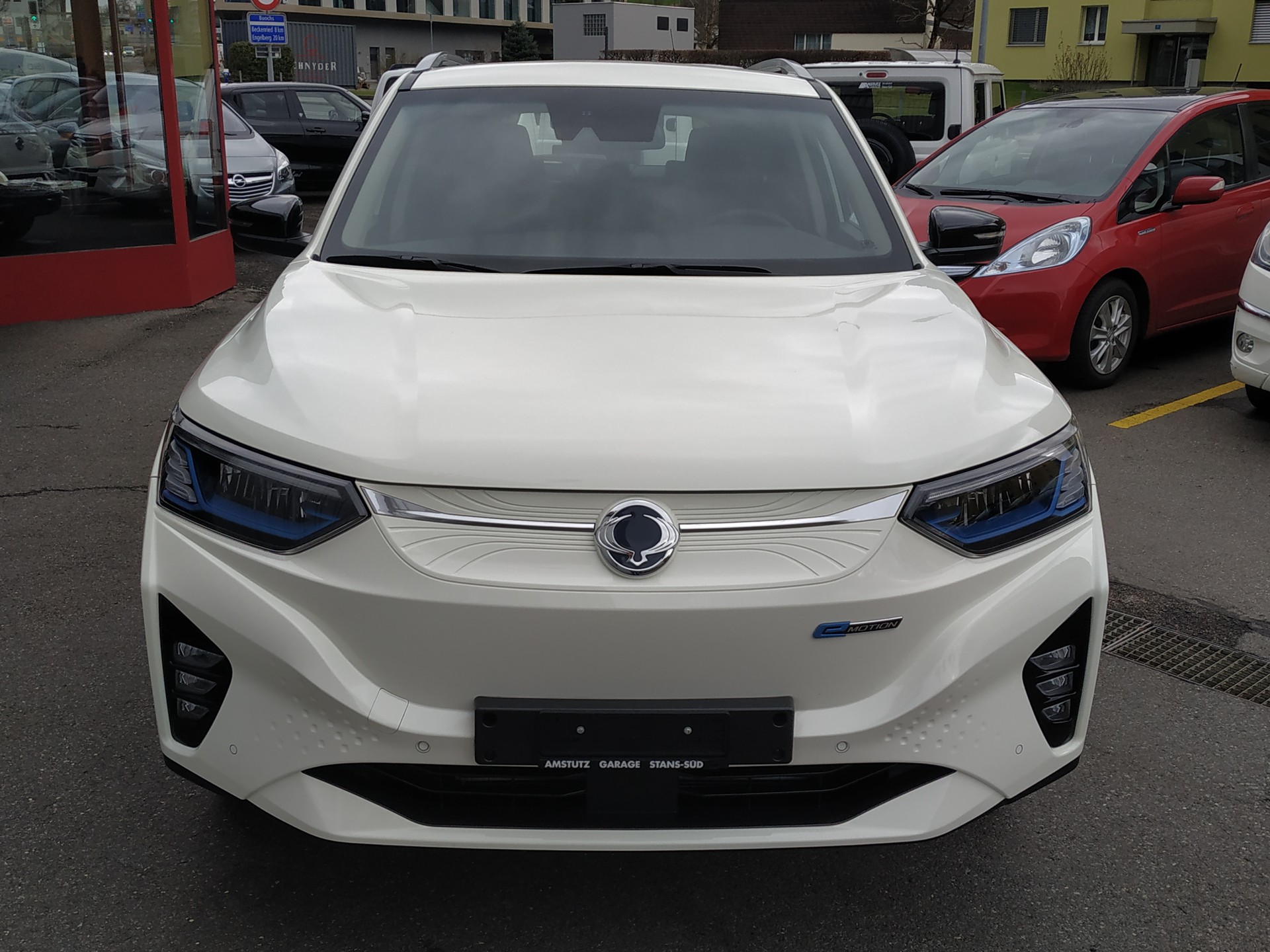 KGM-SsangYong Korando eMotion Titanium-showroom-element-2