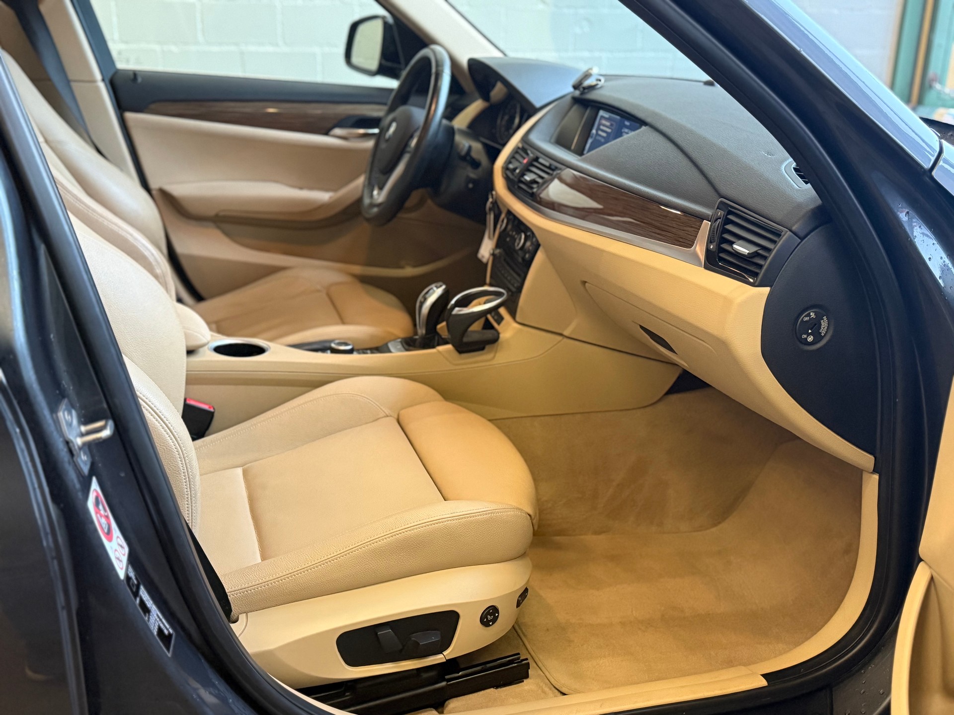 BMW X1 xDrive 28i Steptronic-image-7