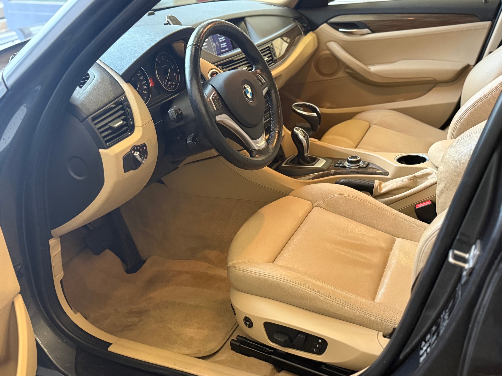 BMW X1 xDrive 28i Steptronic-image-6