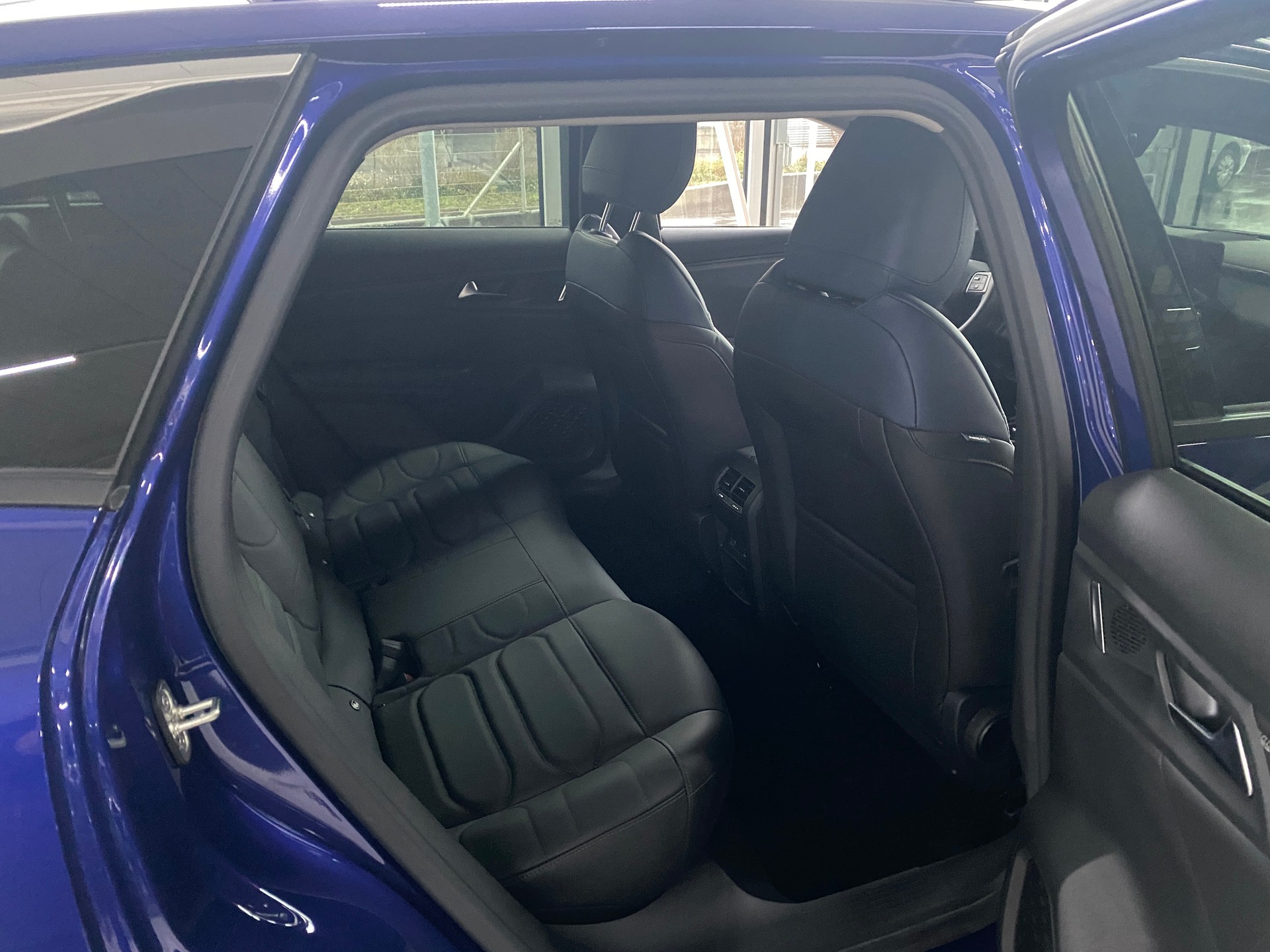 CITROEN C5 X 1.6i PureTech Shine EAT8-image-5