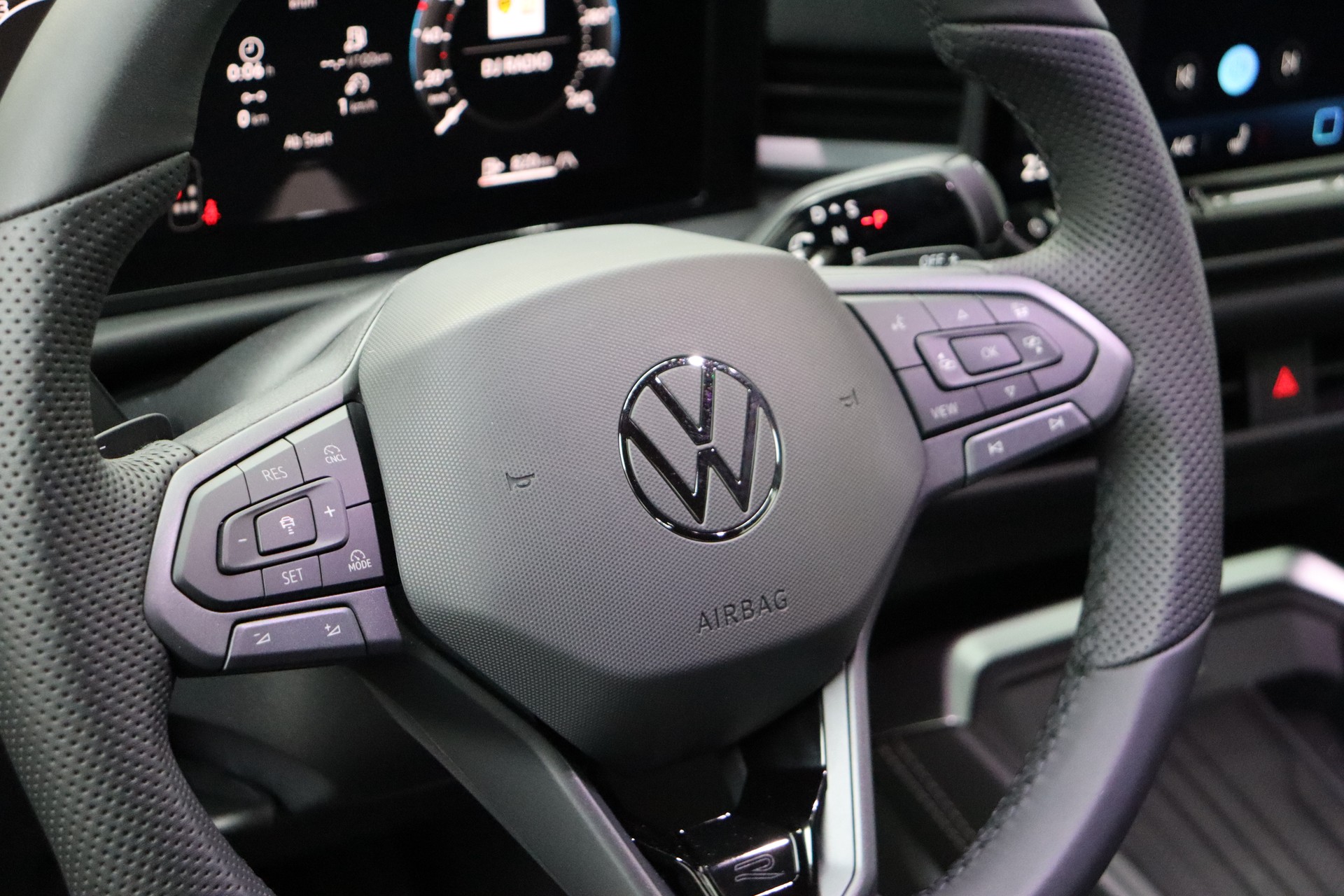 VW T-Roc 1.5 eTSI mHEV R-Line DSG-image-9